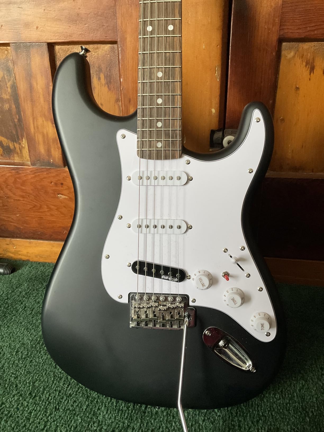 Fender Squier Debut Series Stratocaster Electric Guitar, Beginner Guitar, with 2-Year Warranty customer photo 1