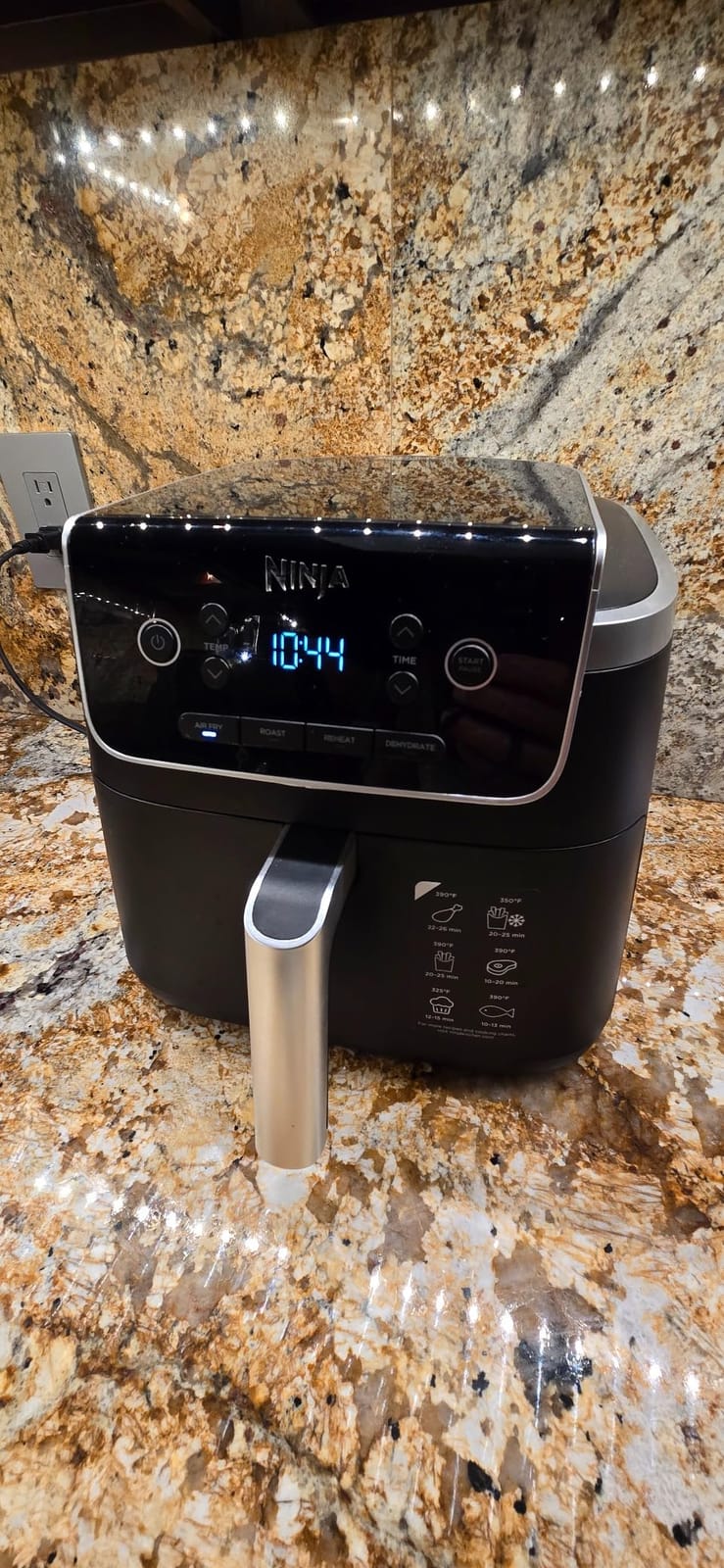 Ninja Air Fryer Pro, 5 Qt, 4-in-1, Grey, AF141 customer photo 2