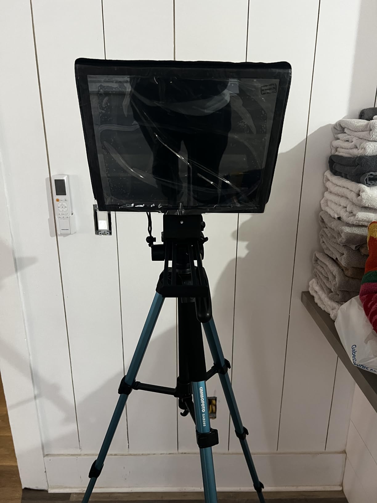 NEEWER Basics X12B Aluminum Alloy Teleprompter 12 inch for iPad Tablet DSLR Camera, Bluetooth, No Assembly, Remote and App Control customer photo 2