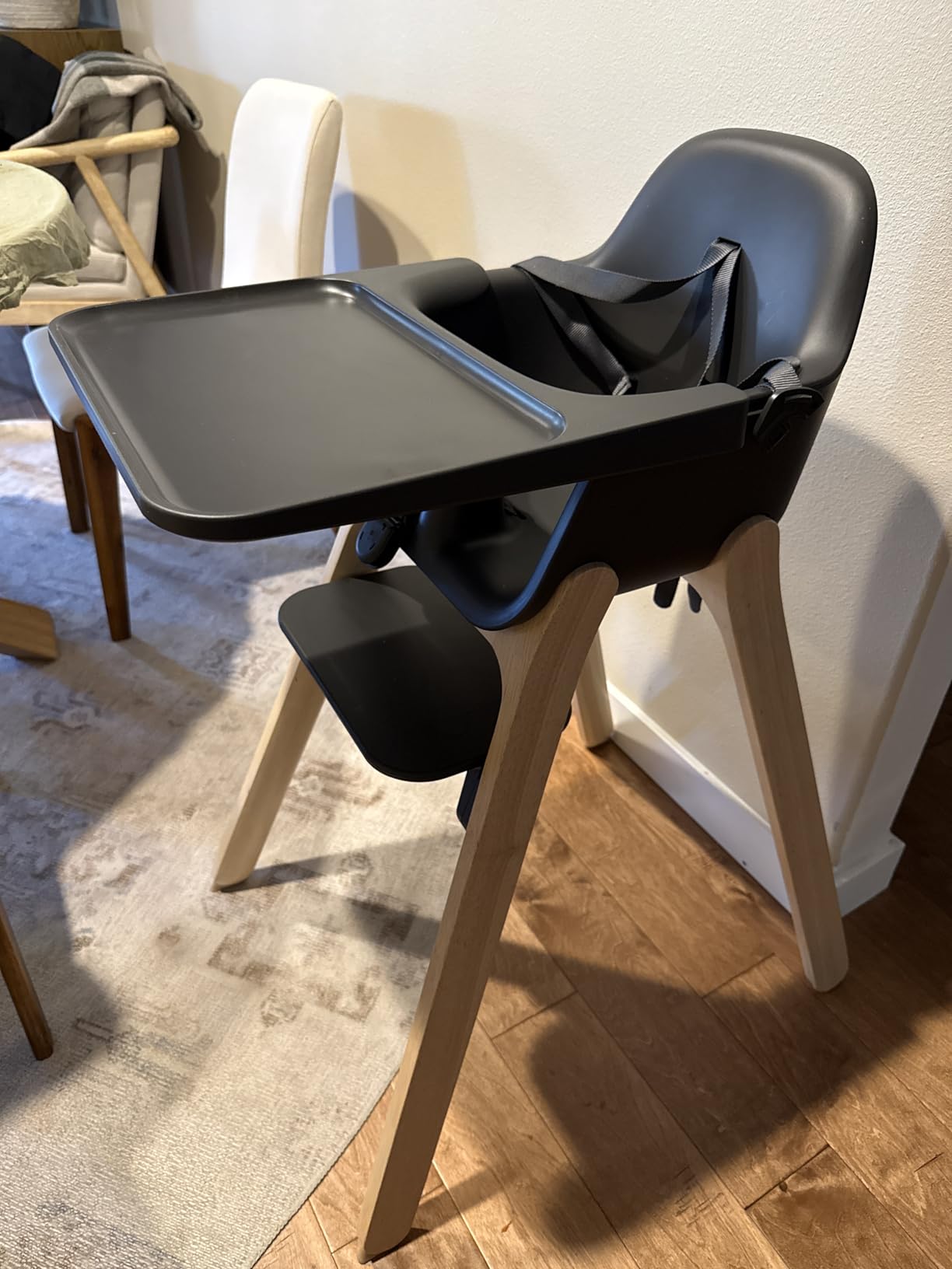 UPPAbaby Ciro High Chair - Sleek, Easy-to-Clean Design, Perfect-Fit Tray, Patent-Pending Harness, Dual-Position 180-Degree Rotating Footrest, Chloe customer photo 1