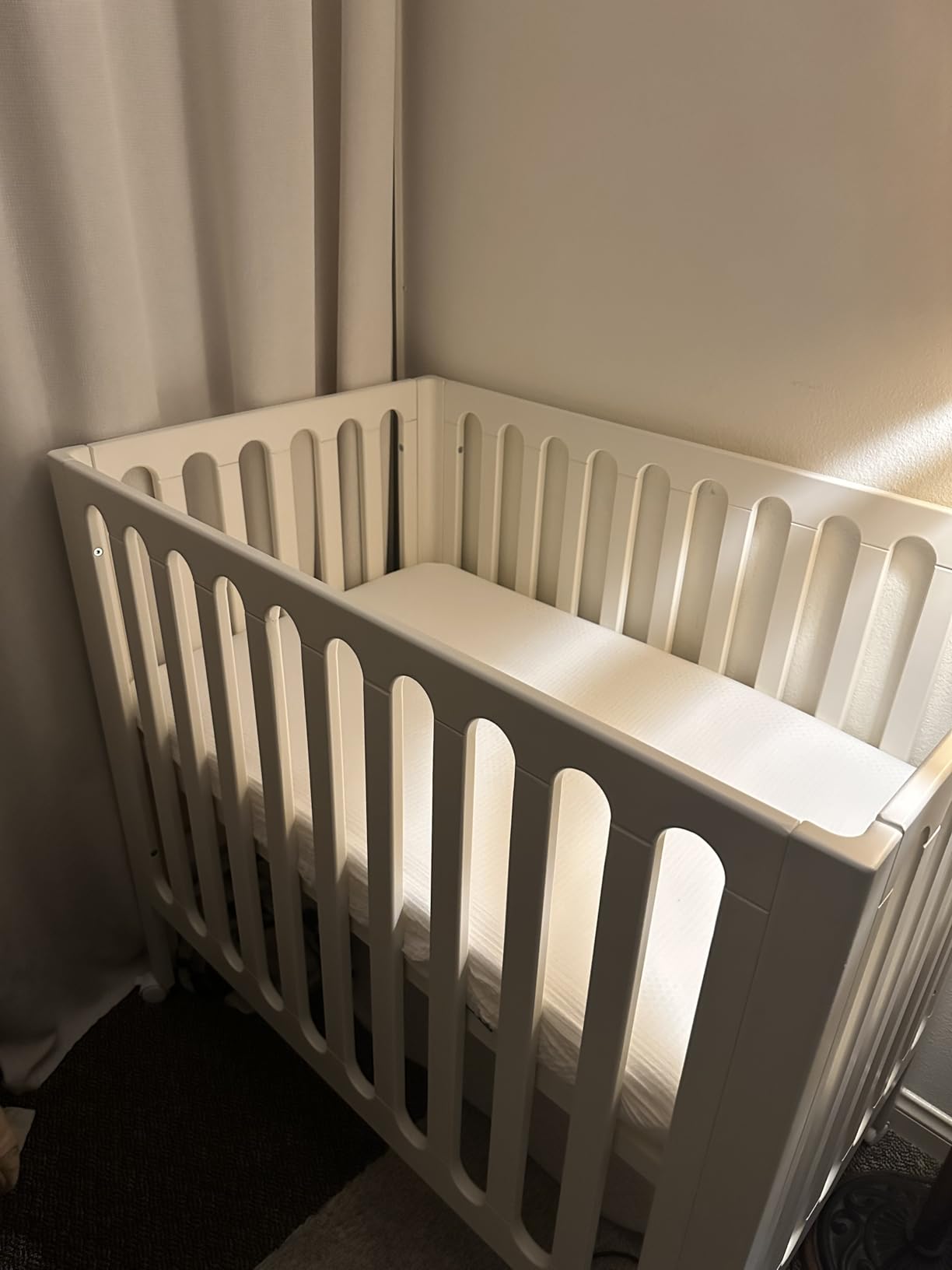 Newton Baby Galileo Mini Crib White, Mattress Included, Mini Crib, Solid Beech Wood, Wheels, Adjustable Mattress Height customer photo 2