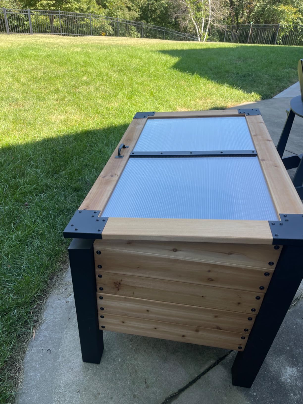 Backyard Discovery Aggie 4' x 2' Cedar Wood Cold Frame Portable Mini Greenhouse, Raised Garden Planter with Temperature-Activated Polycarbonate Lid, Mesh Drainage for Year-Round Outdoor Gardening customer photo 1