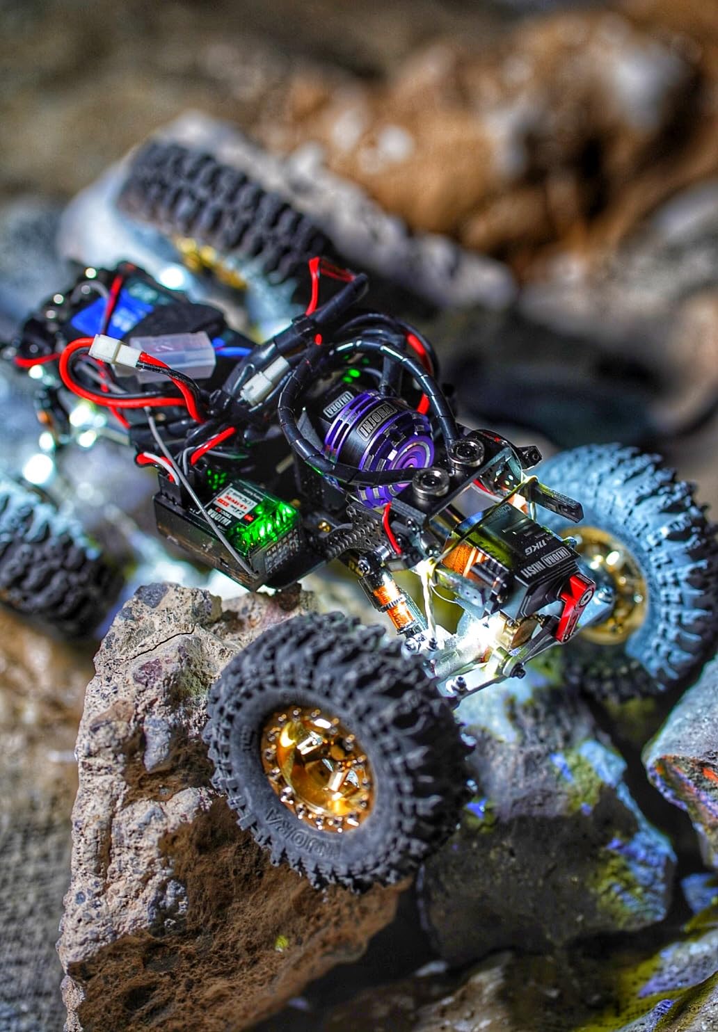 Axial SCX24 Jeep Gladiator RC Truck 4WD Rock Crawler Green AXI00005V2T3 | Brushed, RTR Ready-To-Run, Nothing Needed to Complete customer photo 2