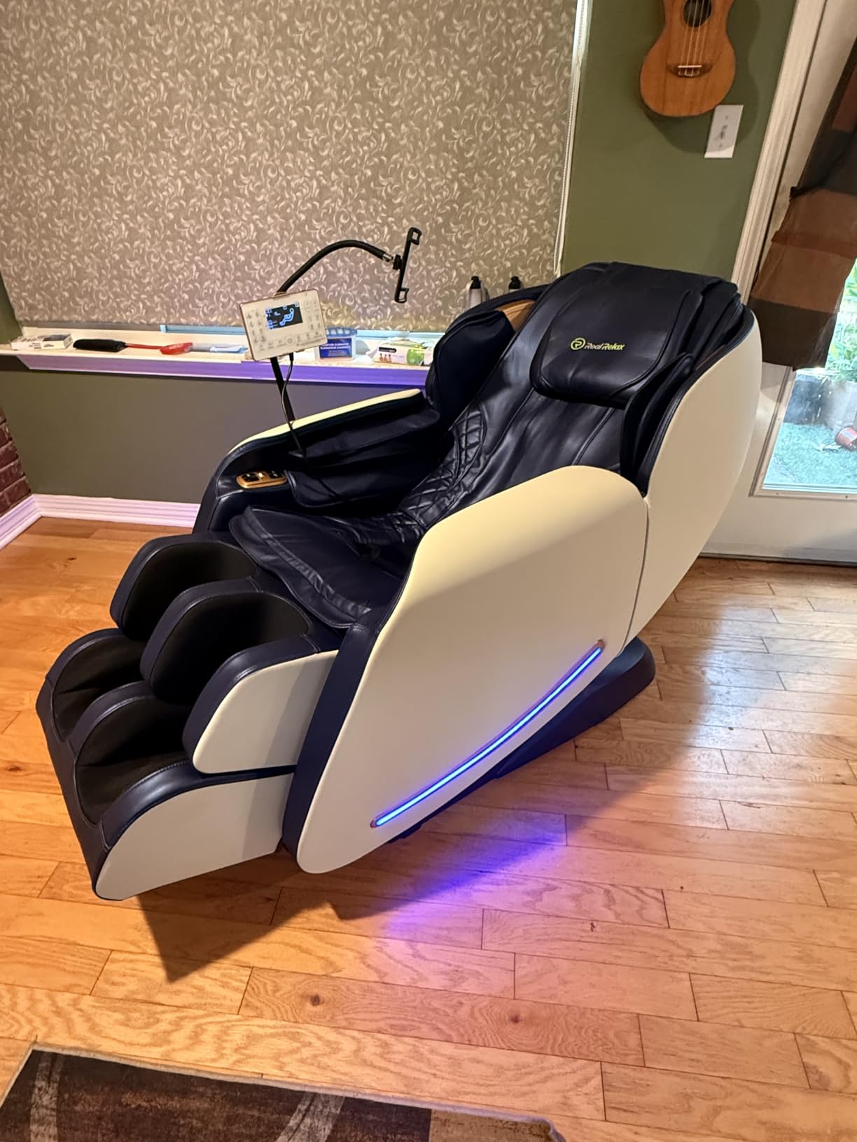 Real Relax Massage Chair Full Body with Unique Phone Controller, Zero Gravity 3D SL-Track Recliner with APP Control, Child Lock, Pause Button, Favor-06, Black customer photo 1