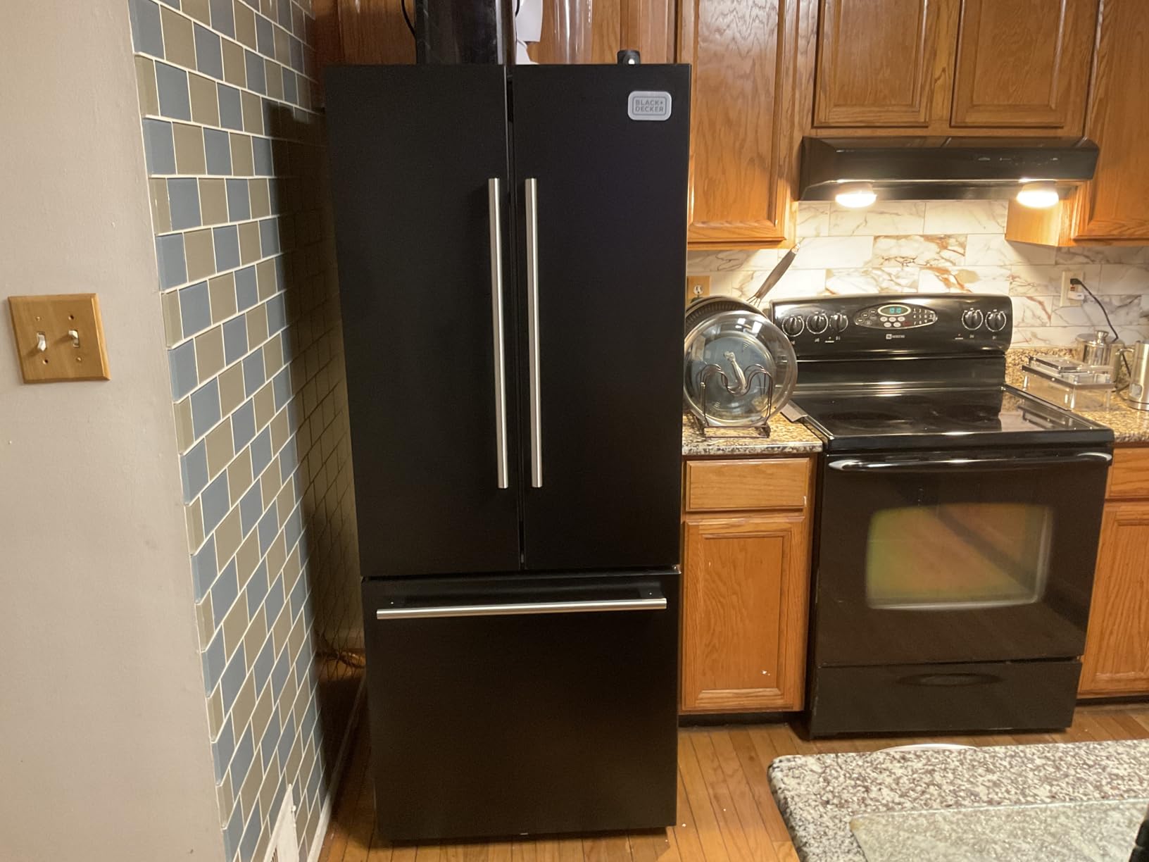 BLACK+DECKER 14 Cu. Ft. Convertible Freezer Refrigerator, Upright Freezer with Glass Shelves, ENERGY STAR rated, Frost Free, BUC1400XW, White customer photo 1