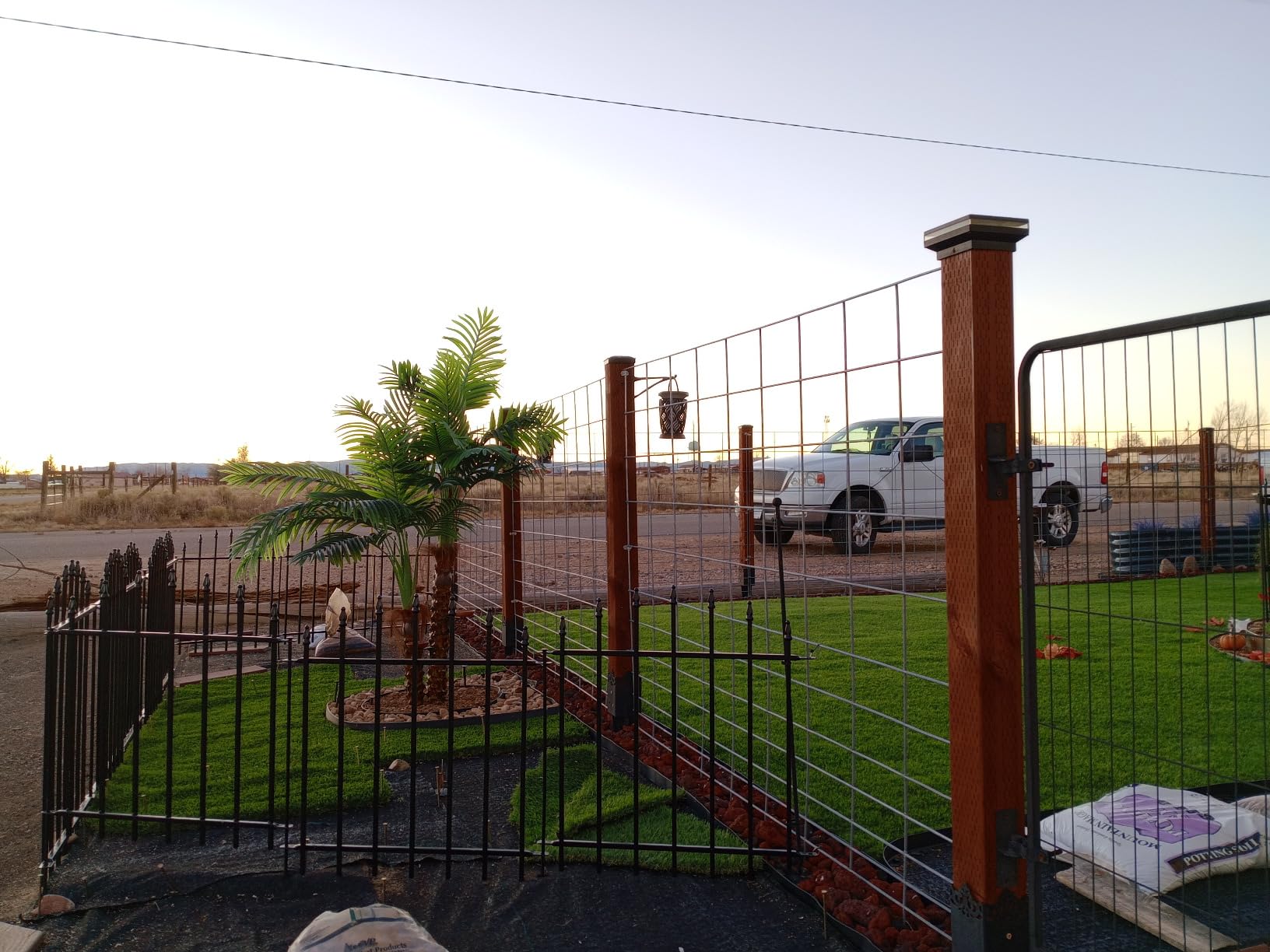 36in x 12ft No-Dig Metal Garden Fence with Gate, Outdoor Fencing for Yard with 1 Gate plus 5 panels, Wrought Iron Dog Fence with Stakes, Adjustable Border for Garden Beds, Arch Design, Rustproof Black customer photo 2
