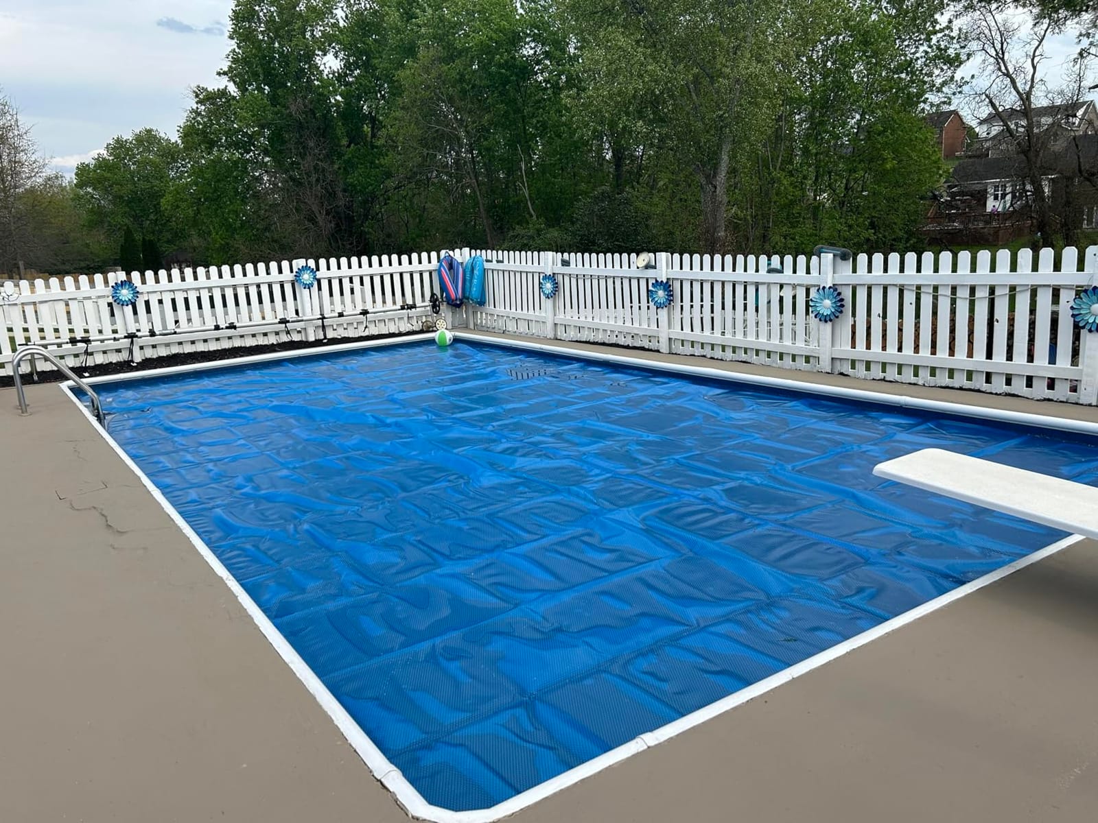 VEVOR Solar Pool Cover 32 x 16 ft, 16 Mil Rectangle Solar Blanket Blue | for Inground & Above Ground Pools, PE Bubble Design, Cut-to-Fit Pool Cover for Heat Retention & Water Evaporation Reduction customer photo 2
