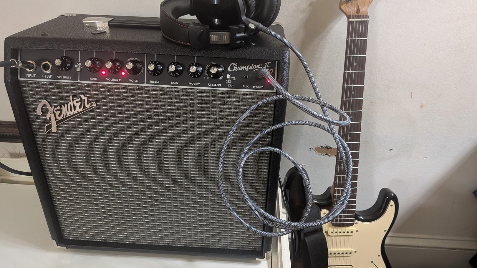 Fender Champion II 50-Watt Electric Guitar Amplifier, 2-Channel Combo Amp | 50 Watt 2 Channel Combo Amp with 12 Speaker, Built In Effects, Multiple Amp Voicings, USB and Aux in customer photo 1