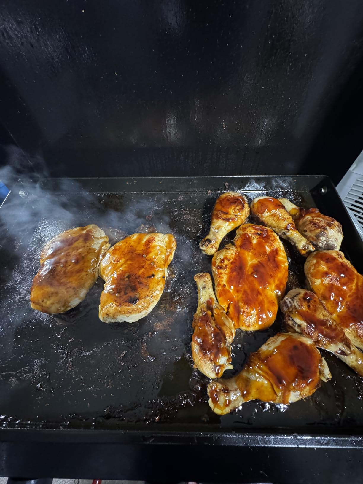 SKOK 3 Burners Outdoor Tabletop Gas Griddle with Hood, Flat Top Grill | 3 Burners Portable Propane Griddle Grill for Kitchen, Outdoor Tailgating BBQ, Camping, Picnicking, 45,000 BTU Output customer photo 1