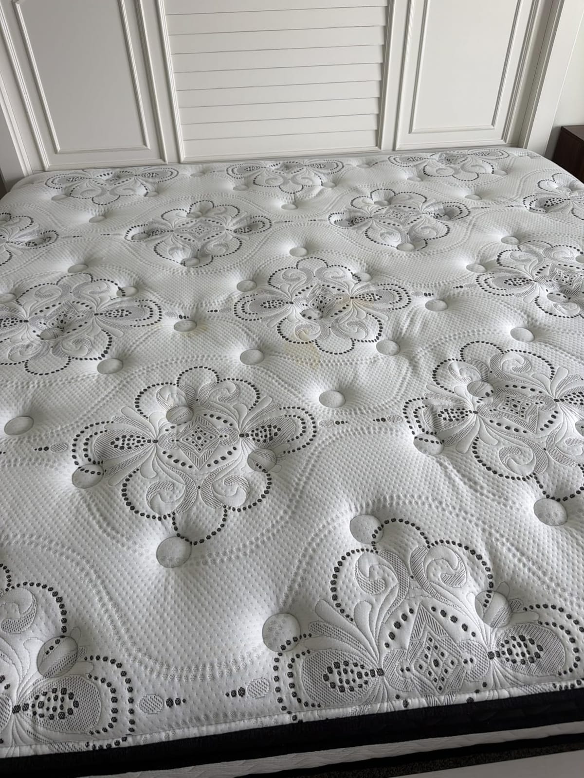 Signature Design by Ashley 12 Inch Hybrid Mattress Queen customer photo 1