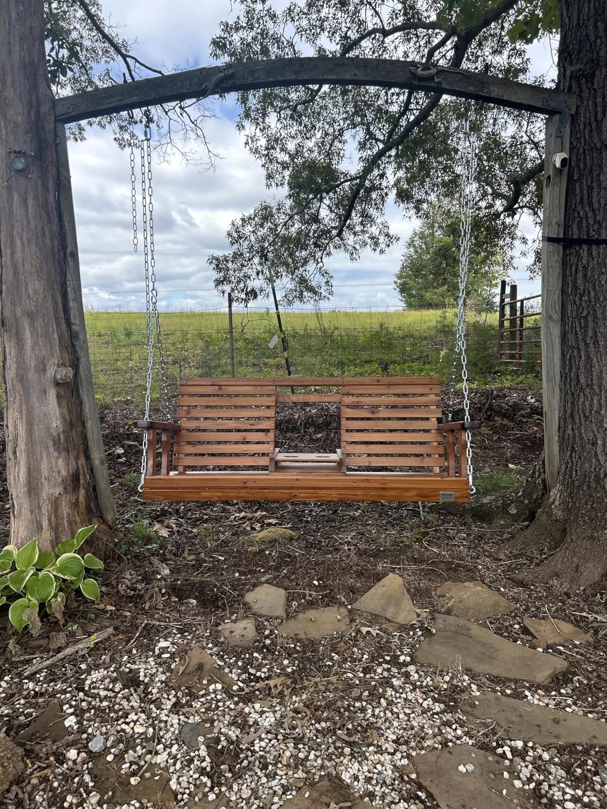 VEVOR Wood Porch Swing 5.5FT, Patio Bench Swing for Courtyard & Garden, Upgraded 880 lbs Strong Load Capacity, Heavy Duty Swing Chair Bench with Hanging Chains for Outdoors, Brown customer photo 2