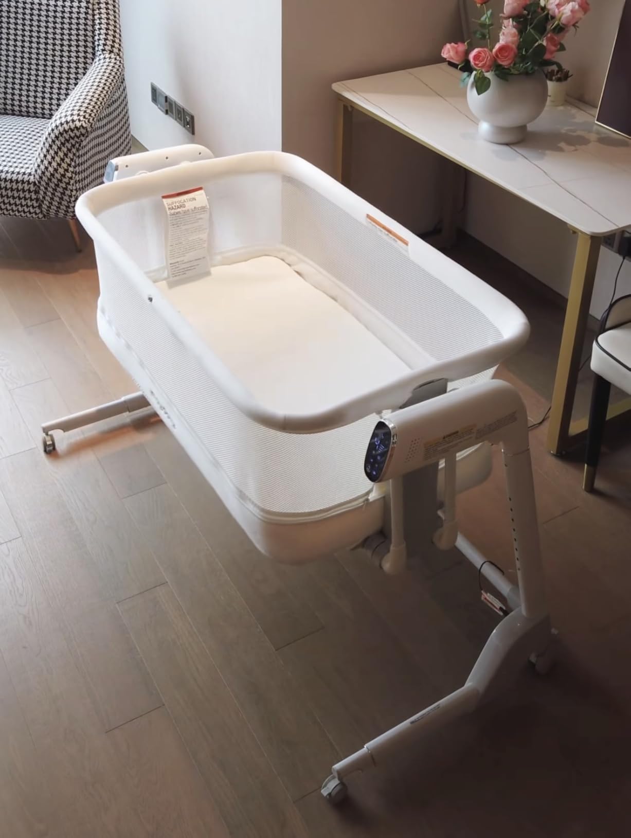 Maydolly Baby Bassinet, Smart Crib, Automatic Cry Detection and Response, Rocking Bassinet for Baby, 7 Height Adjustable with Mattress for Newborns (White) customer photo 1