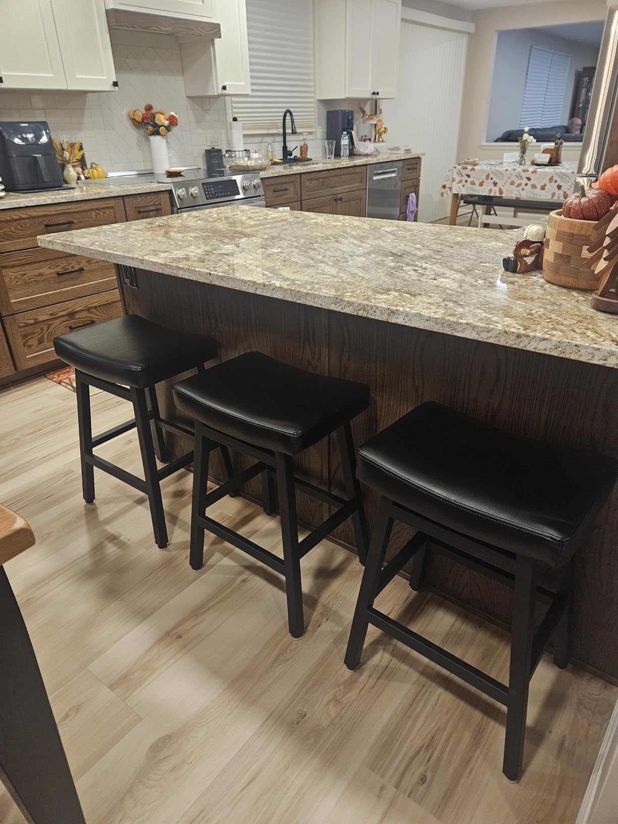 Raynesys 24 Inche Bonded Leather Counter Height Bar Stools Set of 2 Curved | Barstools with Curved Bonded Leather Seats & Heavy Duty Metal Legs for Kitchen Counter, Easy Assembly, All Black customer photo 1