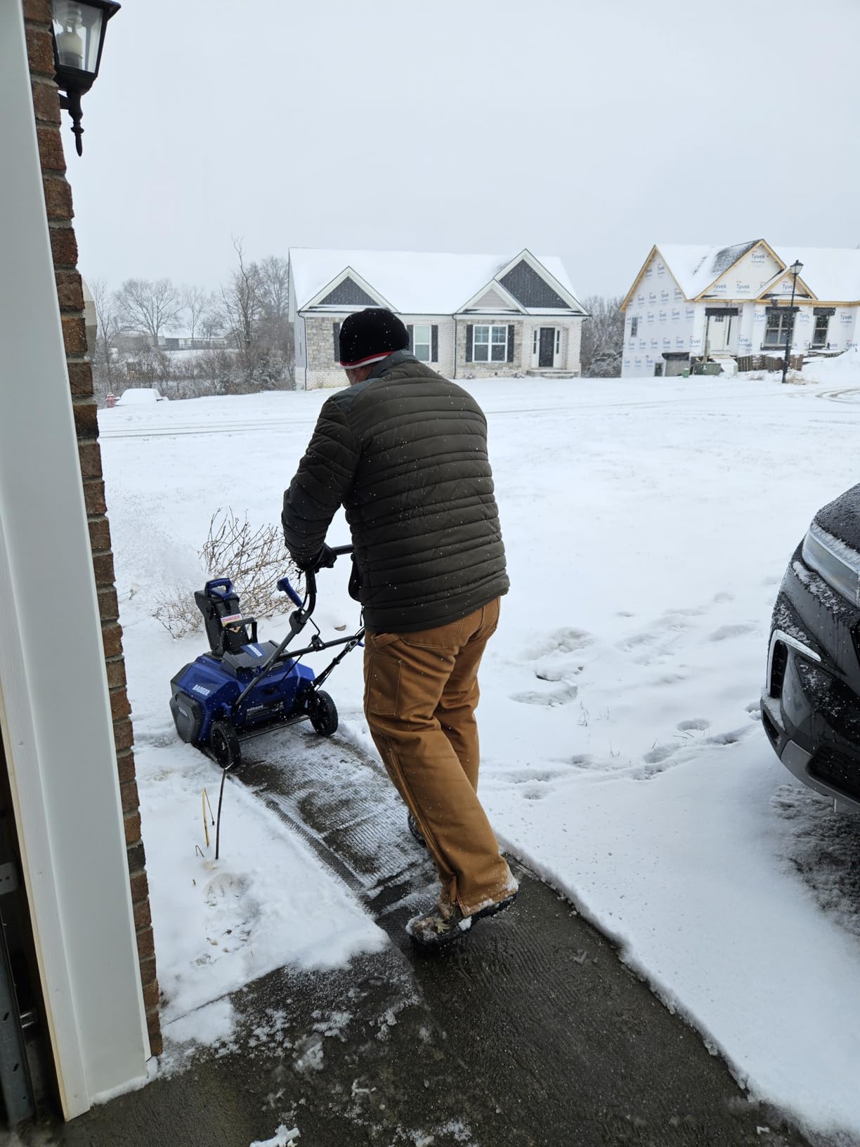 Wild Badger Power 40V 20-Inch Brushless Cordless Electric Snow Blower | 20-in width, 10-in intake and up to 26-ft throw; brushless single-stage power, two 4.0Ah batteries and fast charger. customer photo 1