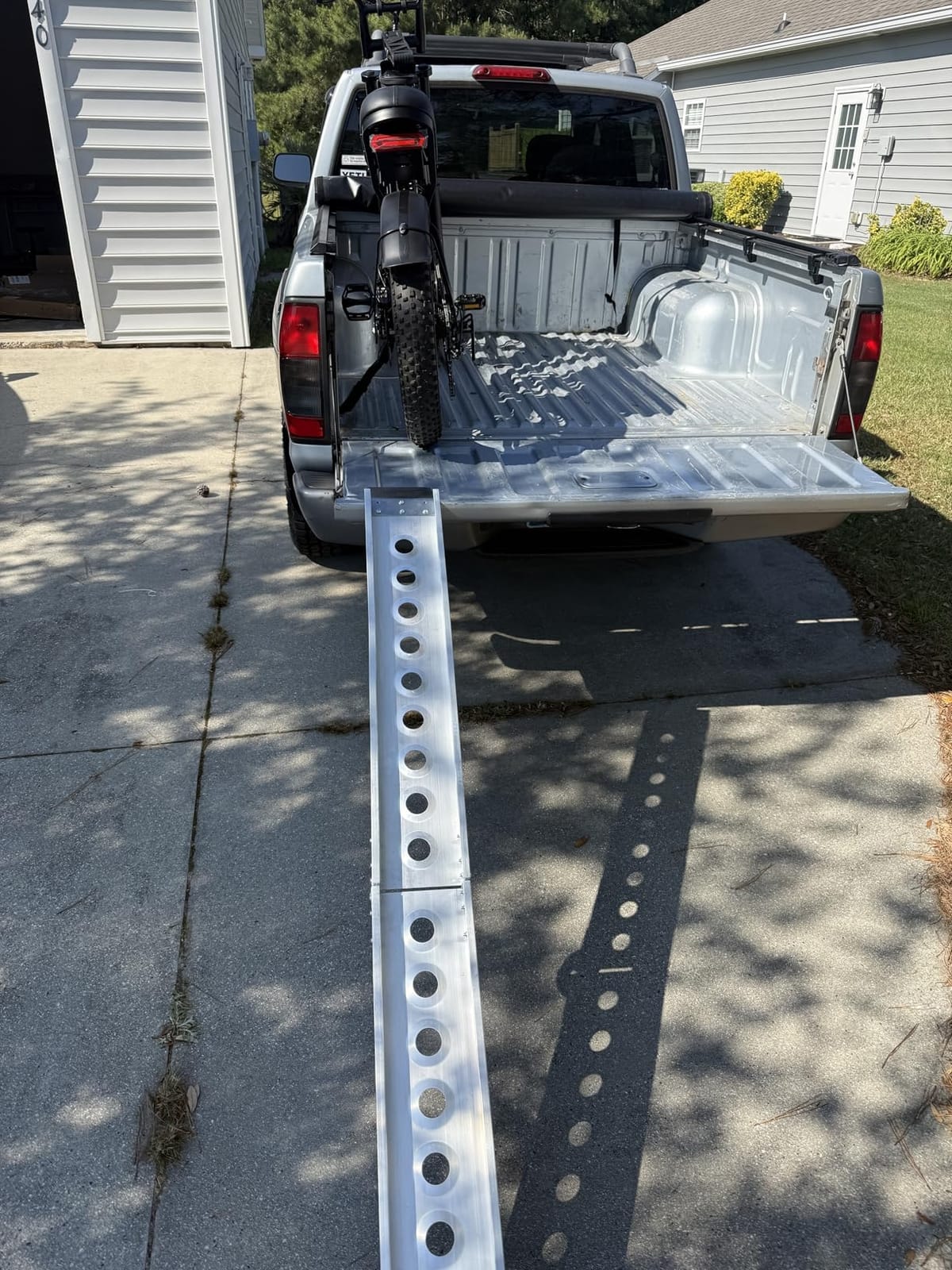 6FT Folding Motorcycle Loading Ramp, 440 lb Aluminum Ramp for Bikes | Non-Skid, Rustproof, Dirt Bike, E-Bike Truck Transport, Lightweight, Portable, Rubber-Coated Finger Tailgate Protection, 1 PC customer photo 2