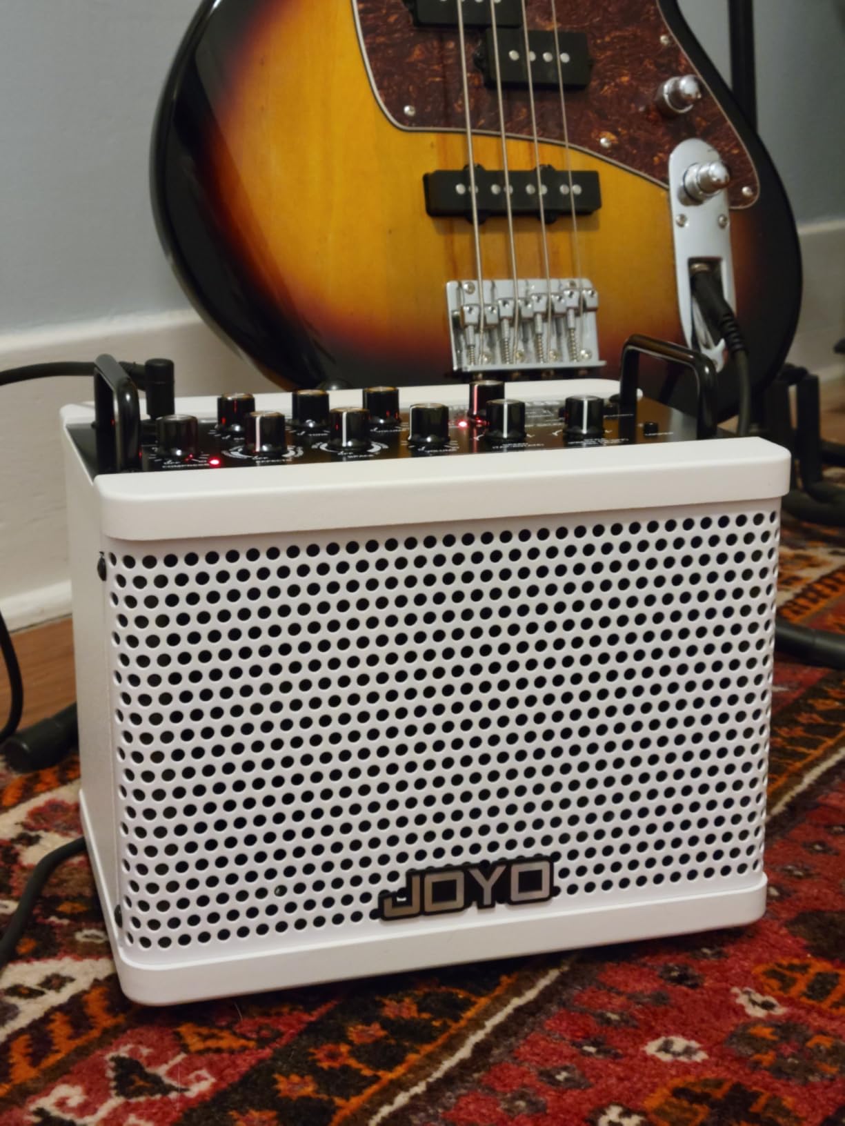 JOYO 15W Portable Bass Amp Combo | 9 Amplifier Models + 6 Modulation FX + Looper & Drum Machine | Rechargeable Battery | Digital Modeling | for Bassist Practice, Solo & Small Gigs (DC-15B) customer photo 1