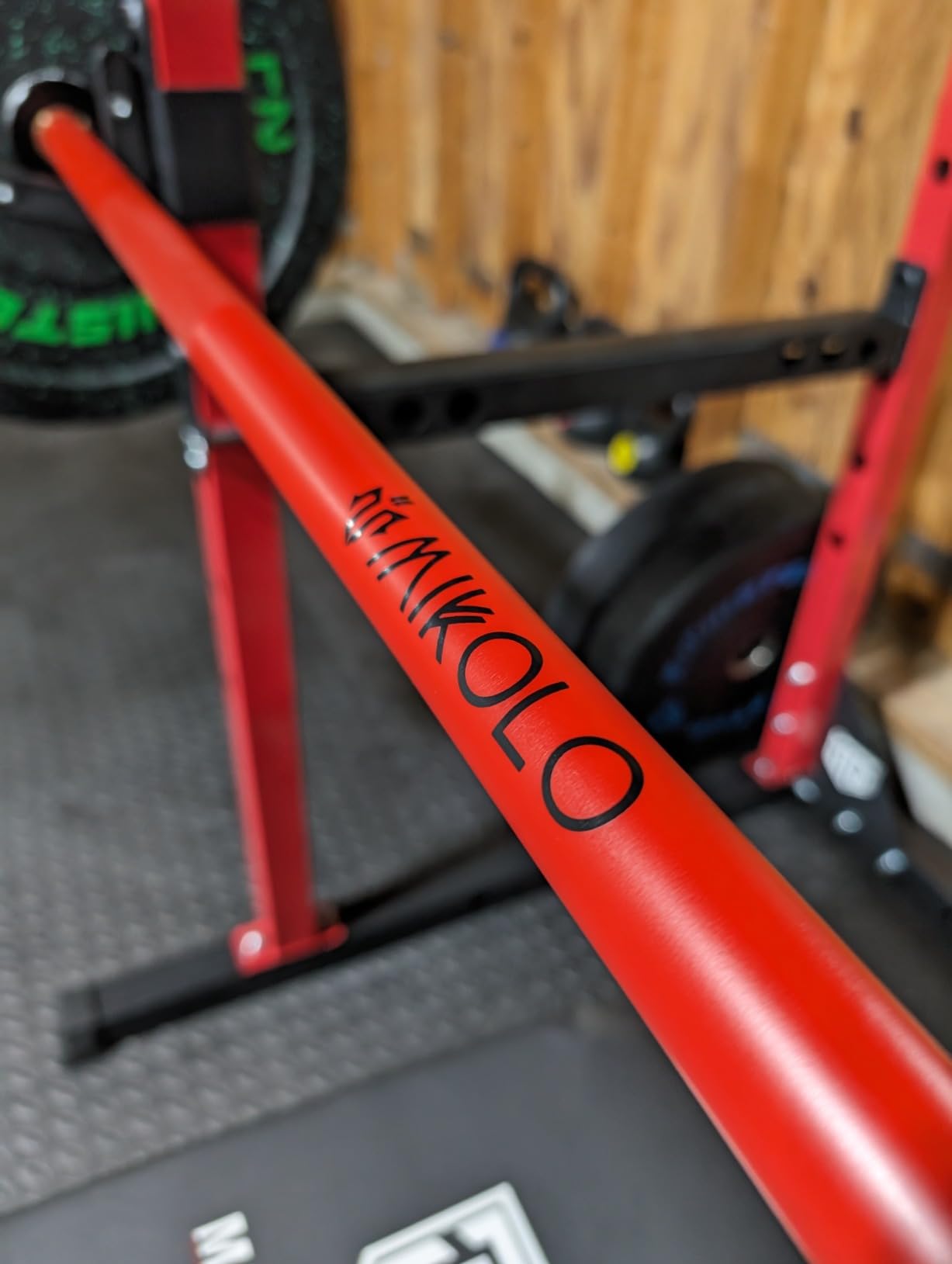 Mikolo 7ft Olympic Barbell, Barbell for Weightlifting and Powerlifting 45lb, 1500lbs Capacity customer photo 1