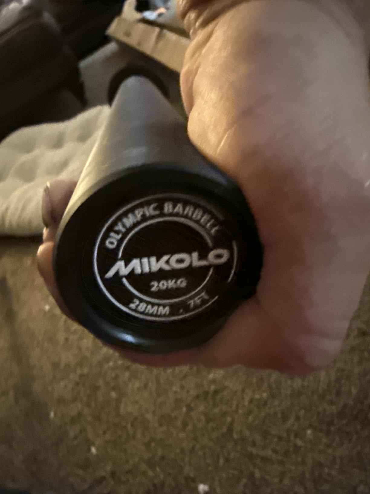 Mikolo 7ft Olympic Barbell, Barbell for Weightlifting and Powerlifting 45lb, 1500lbs Capacity customer photo 2