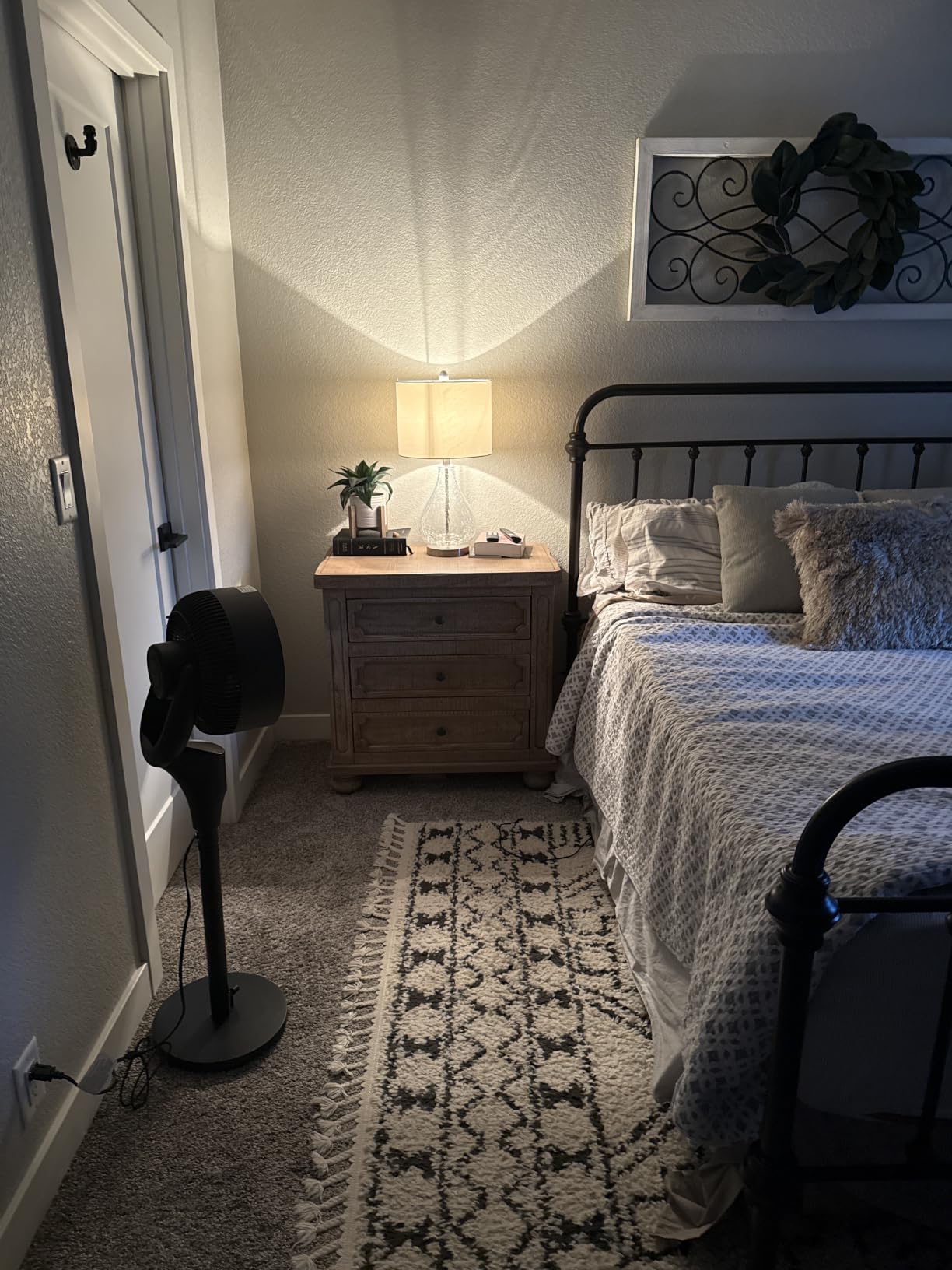 DREO Fan for Bedroom, 2026 Upgraded, 90ft Airflow, Quiet Fan, 90° Oscillating Standing Fan for Whole Room, DC Motor, 8+H Speeds, 3 Modes, 38-42'' Adjustable Height, 8H Timer, 105° Manual Vertical customer photo 1