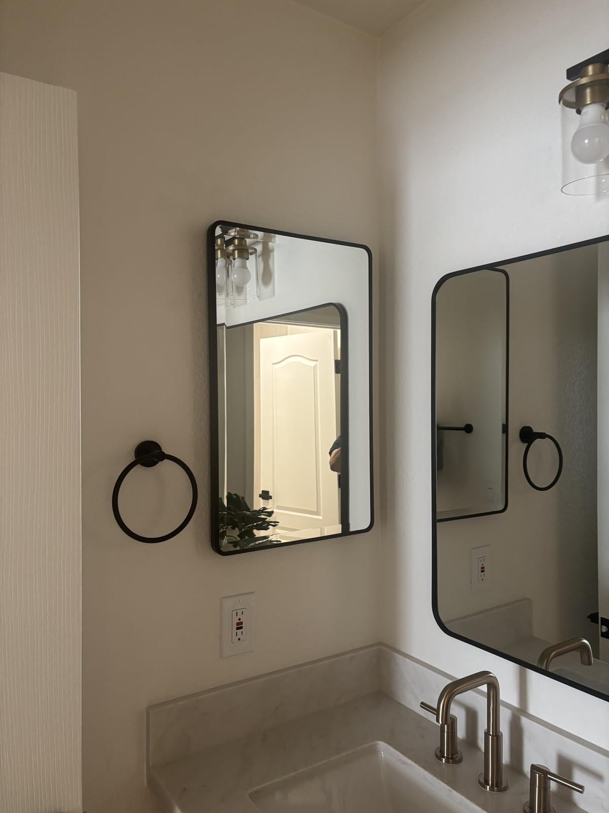 16x26 Austin Farmhouse Metal Framed Rounded Rectangle Recessed Bathroom Medicine Cabinet, Beveled Mirror, 14x24 in-Wall Opening, powder-coated Steel, Adjustable Glass Shelves, Magnet Close, Black customer photo 1