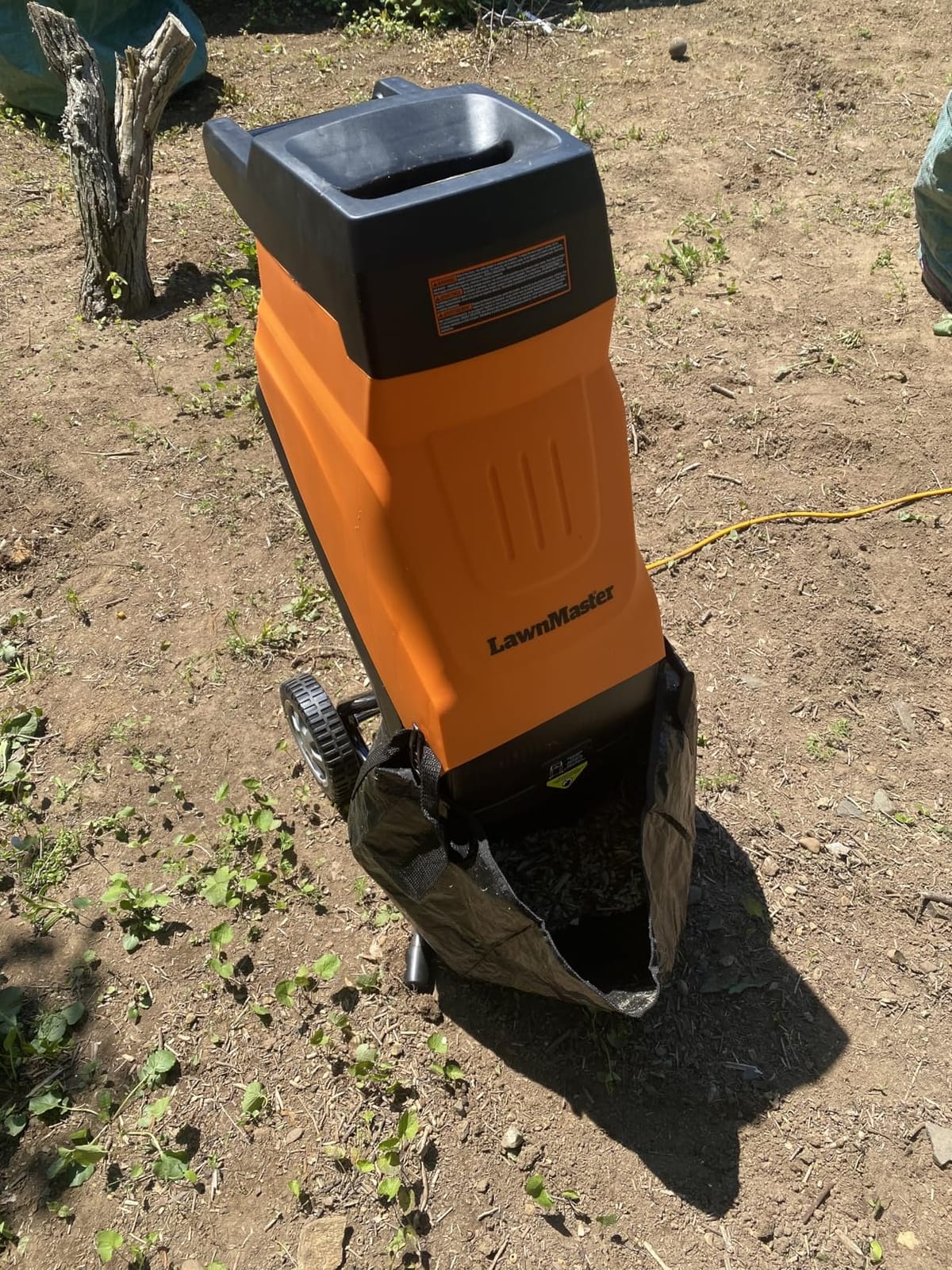 LawnMaster Electric Wood Chipper 1.8'' Cutting Diameter with Bag, FD1503 | 15-Amp, 14:1 Reduction customer photo 1