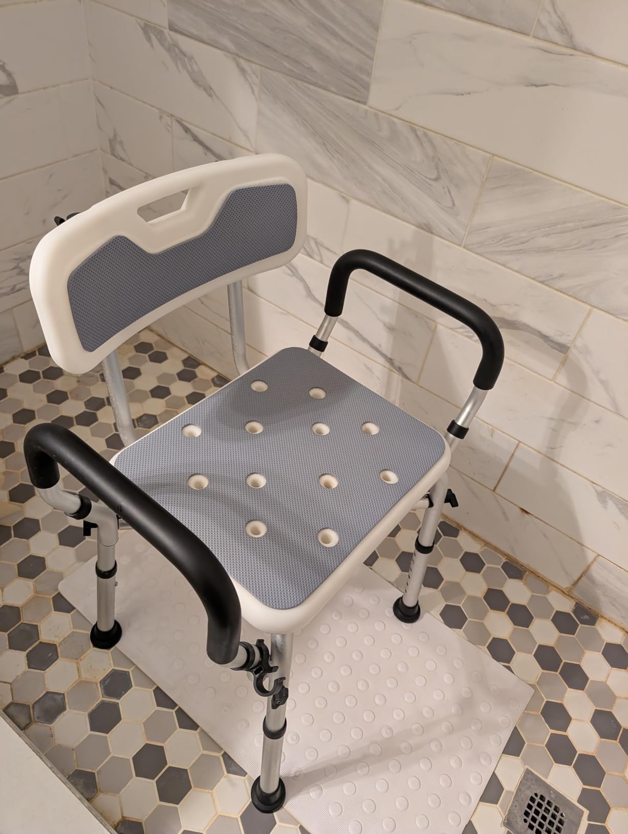 BRITULIF Shower Chair with Arms and Back for Inside Shower, 550 lb Capacity | Tool-Free 4-Step Assembly, Waterproof EVA Cushions, 5 Height Settings, Fast Drainage, Rust-Resistant Frame customer photo 1
