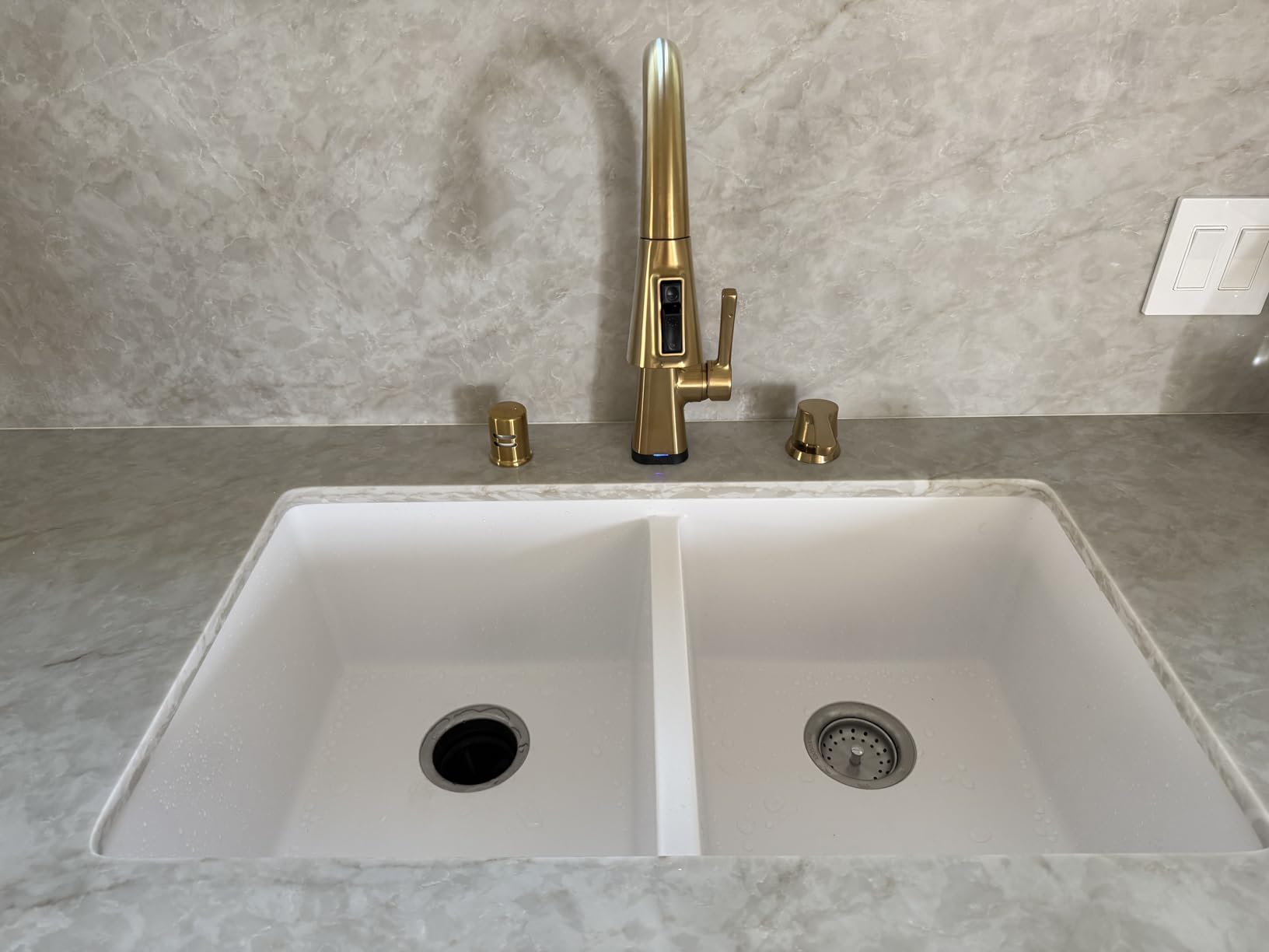 Delta Lenta Touchless Kitchen Faucet with Touch Technology, Brushed Nickel Kitchen Sink Faucet with Pull Down Sprayer, Single Hole, SpotShield 19802TLZ-SP-DST customer photo 1