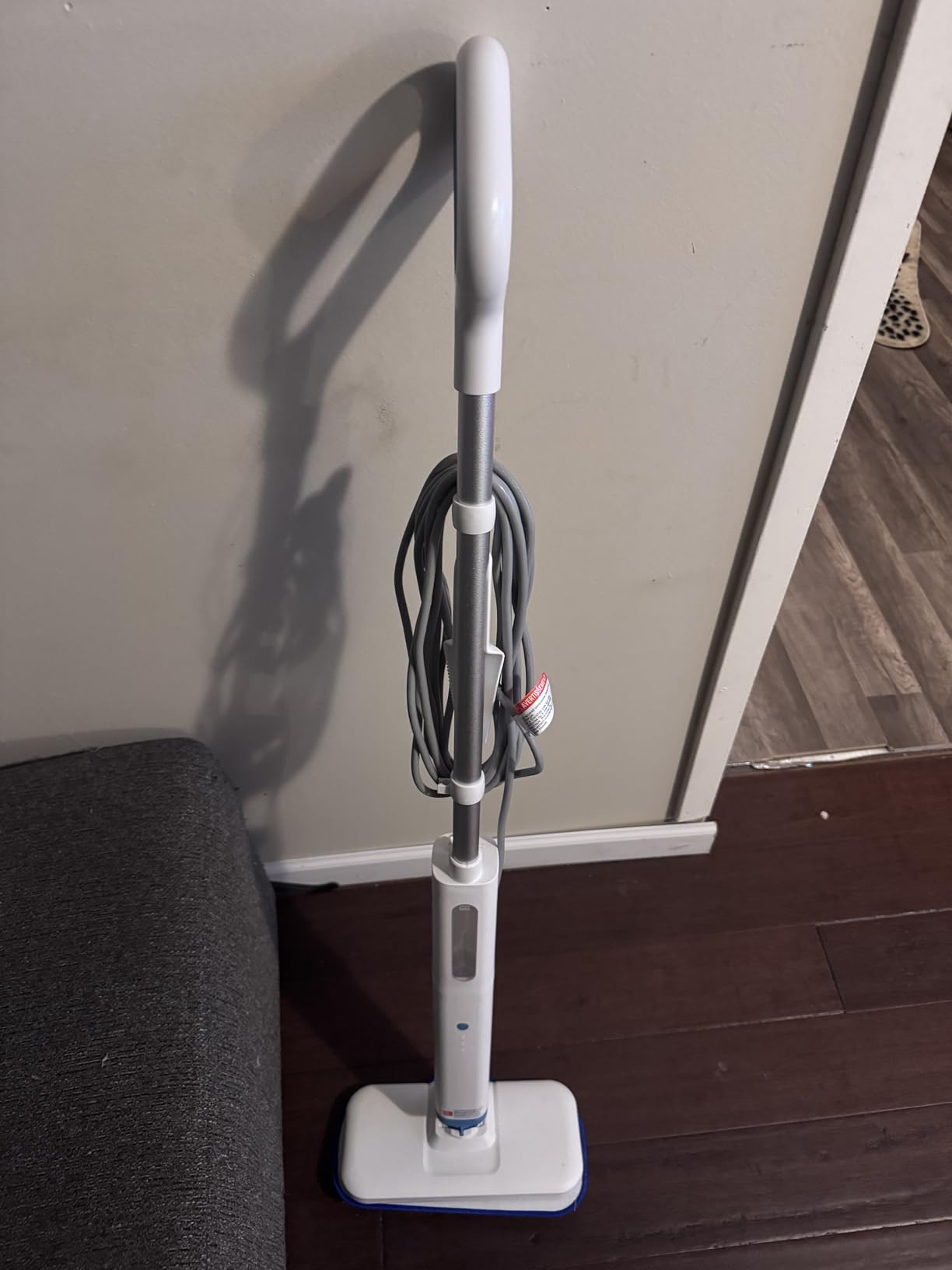 Amazon Basics Steam Mop for All Sealed Hard Floors, Heats Up in 30 Seconds, Chemical-Free Cleaning, 3 Washable Pads, 20-Foot Cord, White customer photo 2