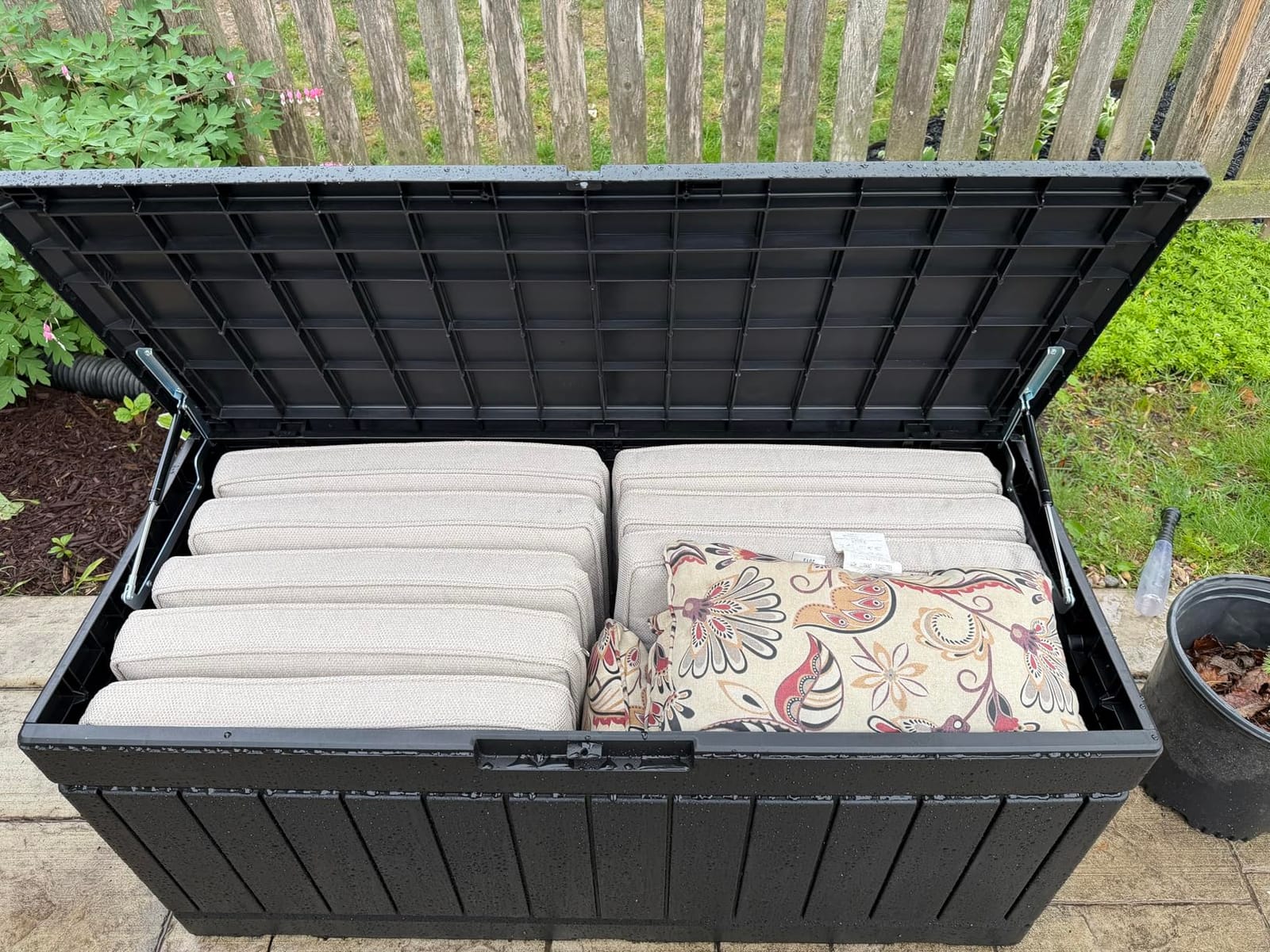 Devoko 78 Gallon Deck Box, Waterproof Resin Outdoor Storage Box customer photo 1