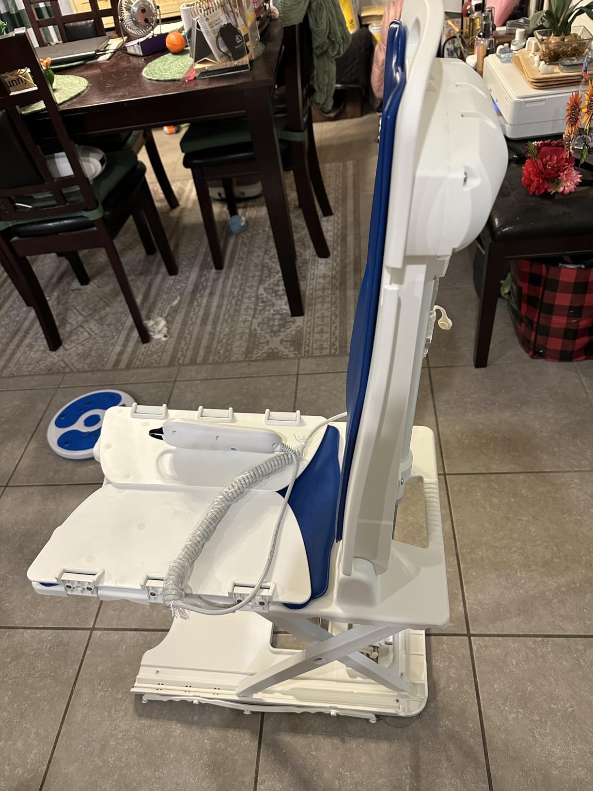 HUANUO 2-in-1 Electric Lift Chair for Elderly from Floor, 308 lbs Capacity | 28.35–46.46 inch height range, IP68 waterproof, foldable, rechargeable, remote control, easy assembly, gift for seniors customer photo 2