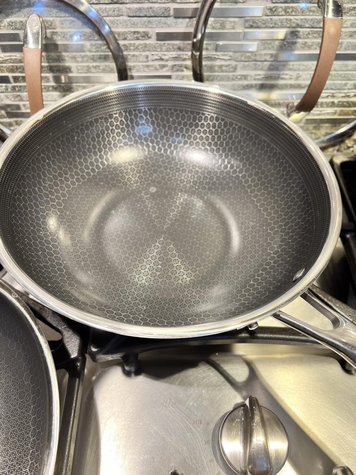 HexClad 6.5QT Hybrid Nonstick Braiser Dutch Oven with Lid, Induction Ready customer photo 1