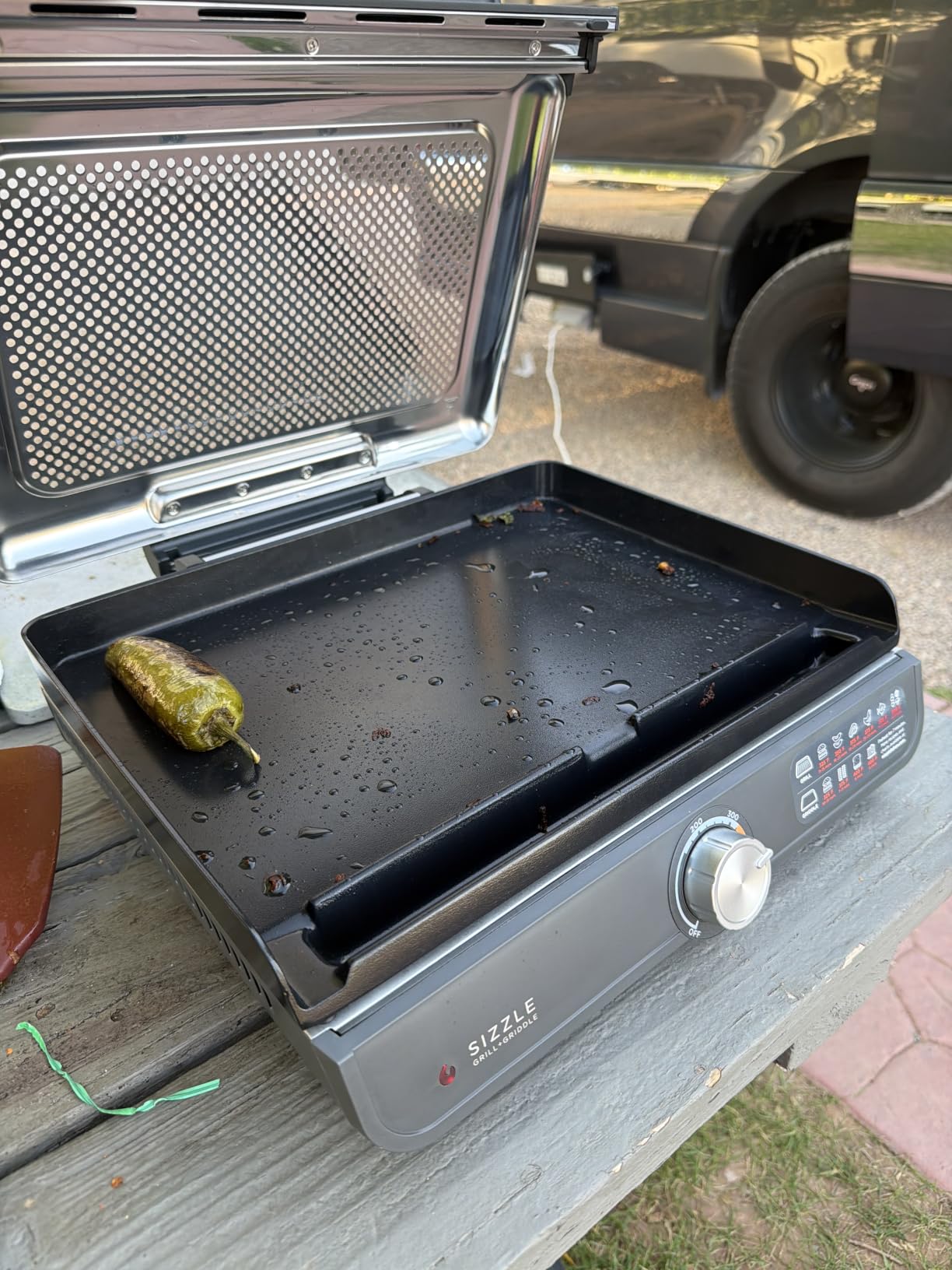 Ninja Sizzle Pro XL 20'' Indoor Griddle & Grill, Silver, GX101 | 40% larger cooking surface, ProTemp IQ edge-to-edge heat, ceramic nonstick plates, detachable ventilated lid, grease control. customer photo 1
