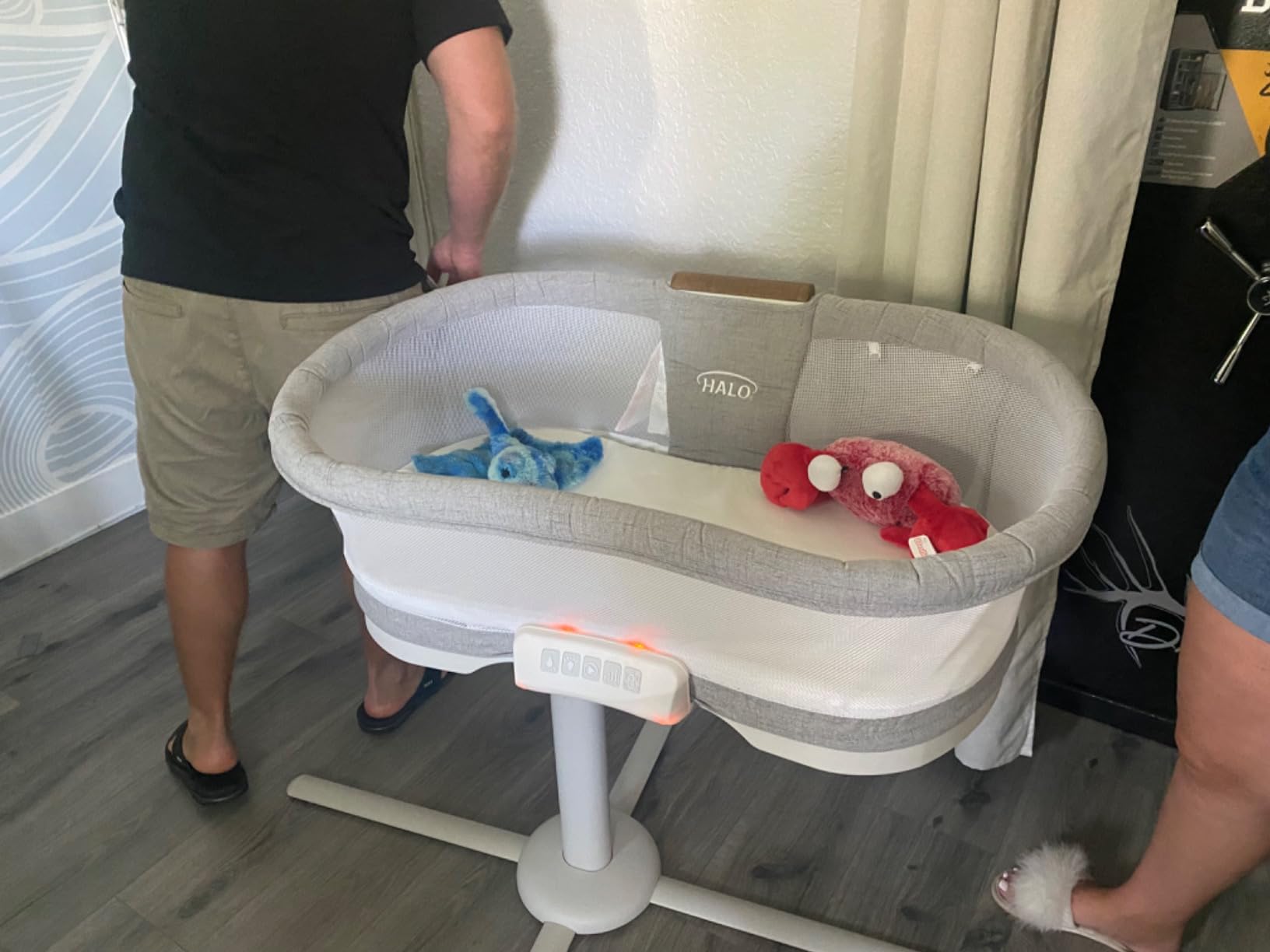 HALO BassiNest Connected Swivel Sleeper 3.0 Smart Bassinet | AutoSoothe, 360 Degree Swivel, Cry Detection, Rocking, Vibration & Soothing Sounds, Easy Lowering Wall for Postpartum Recovery customer photo 2