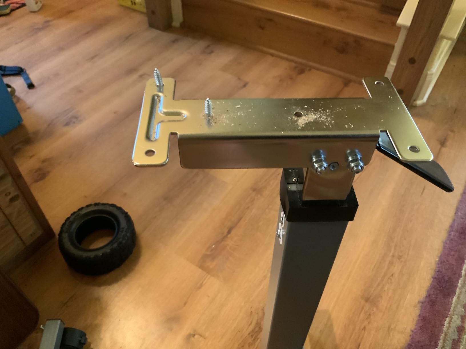 WOTURE Pneumatic Adjustable Overbed Bedside Table with Wheels, Walnut customer photo 2