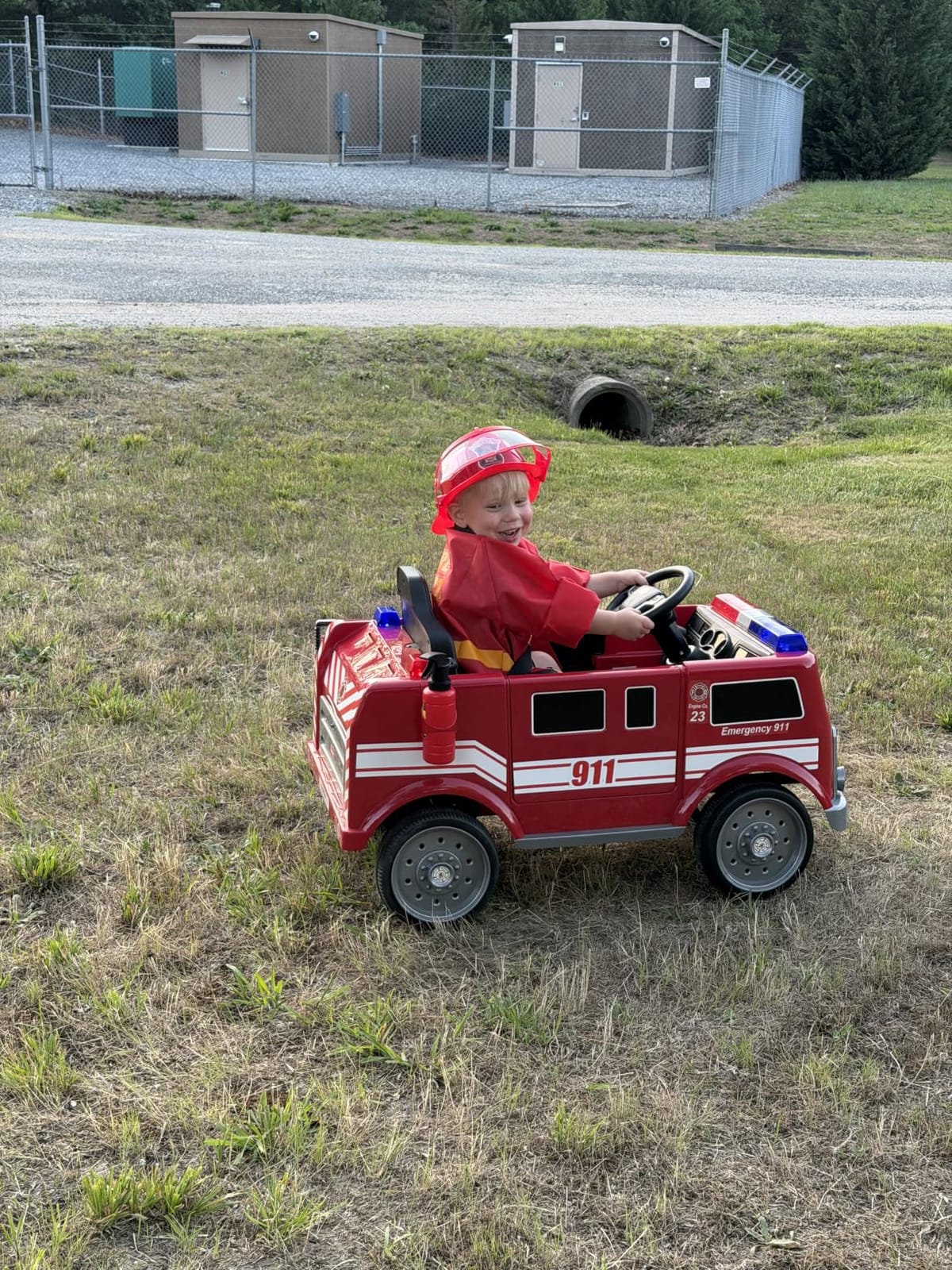 ELEMARA 12V Ride on Fire Truck, Electric Ride on Car for Kids, Battery Powered Toddler Car w/Parent Remote Control, Siren-Call, walkie-talkies, Flashing Lights, Fire Extinguishers, Bluetooth, Music, USB customer photo 1