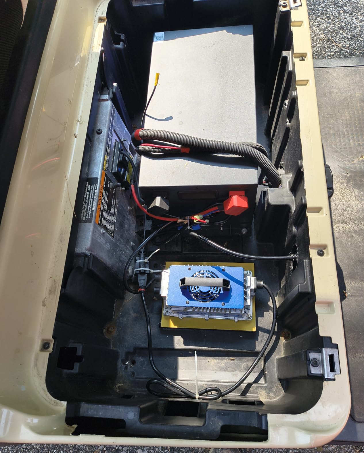 DC HOUSE Metal Case 48V 100Ah Lithium Golf Cart Battery Kit w/ 18A Charger | 200A BMS Lifepo4 Battery with 48V 18A Charger, Bluetooth Mobile APP & LCD Monitor, Peak Current 670A customer photo 1