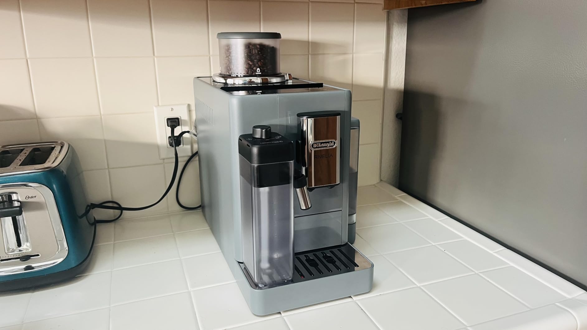 De'Longhi Rivelia Automatic Espresso Machine, Milk Frother, Pebble Gray | #1 Worldwide Espresso Machine Maker, Removable Bean Hoppers, 18 One-Touch Recipes, Milk Frother, 4 Unique Colors customer photo 2