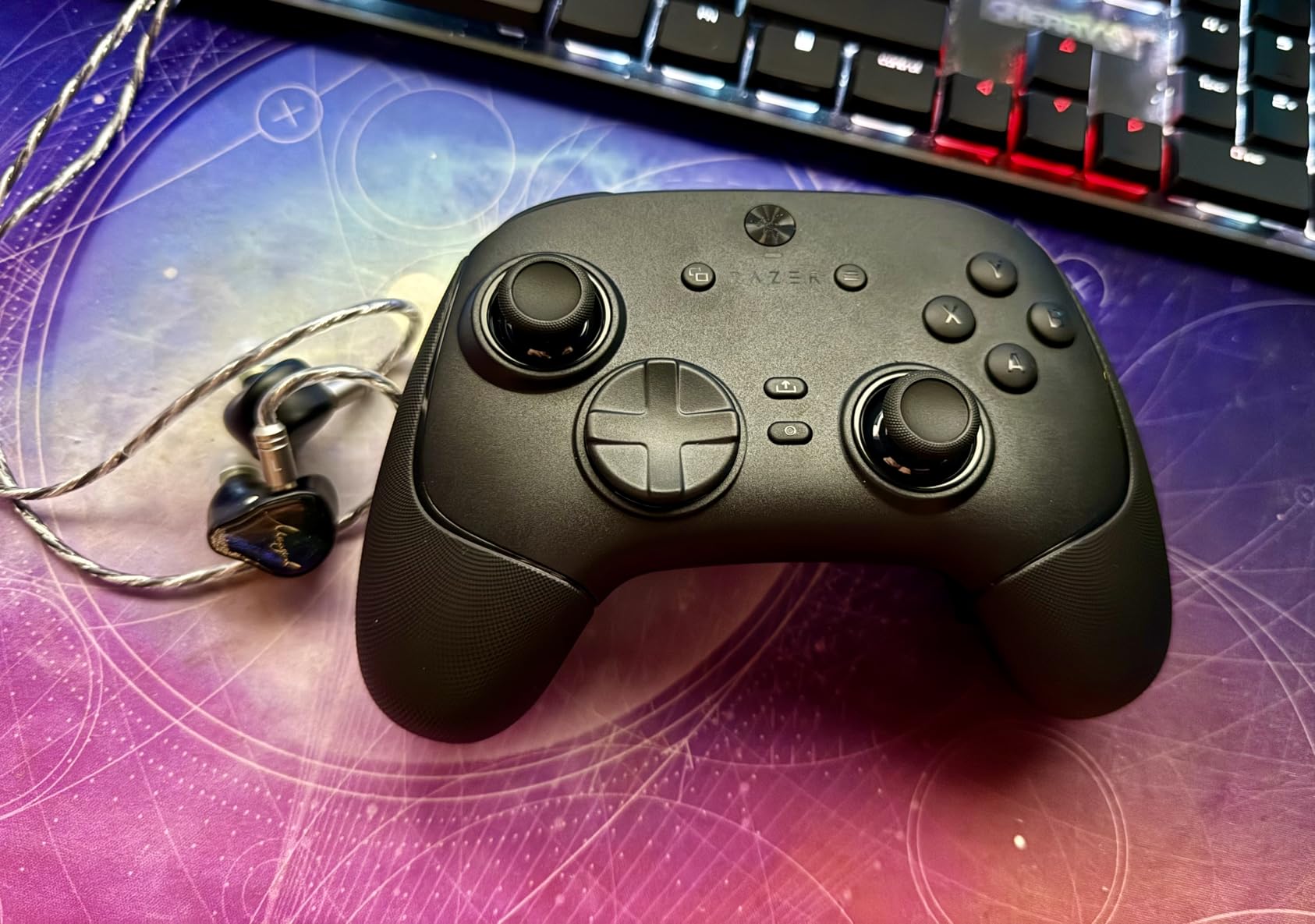 Razer Wolverine V3 Pro 8K PC Wireless Gaming Controller, Black | 8000 Hz Polling Rate, TMR Thumbsticks with Swappable Caps, 36 Hr Battery, 6 Remappable Buttons, Fast Triggers, Carrying Case customer photo 2