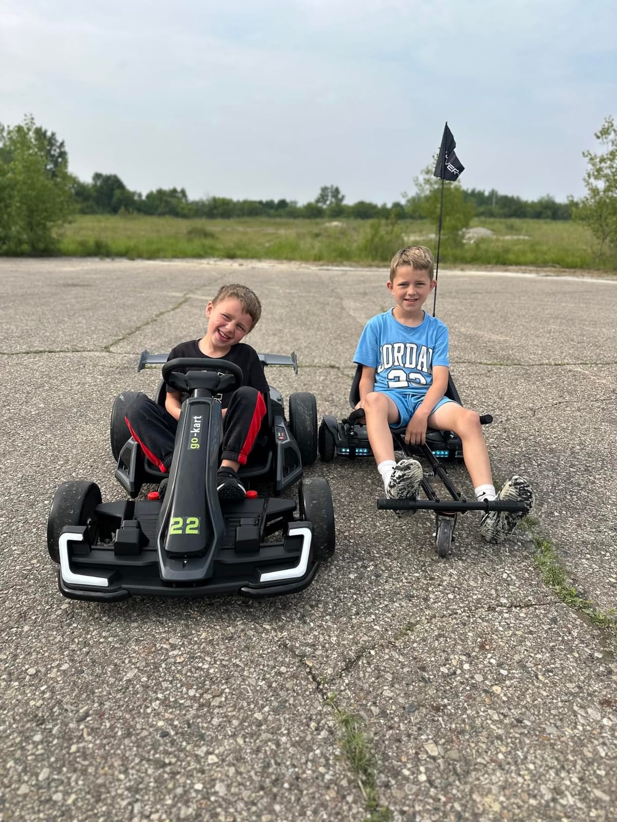 KerryYoo K61 Go Kart Electric Drift Kart with Length Adjustable Seat, 24V Outdoor Ride on Toy with 4 Speed Mode, Crazy Kart for Kids 6-12 Years Old, Fast 300W Motor, 8.5 MPH, Bluetooth - Red customer photo 2
