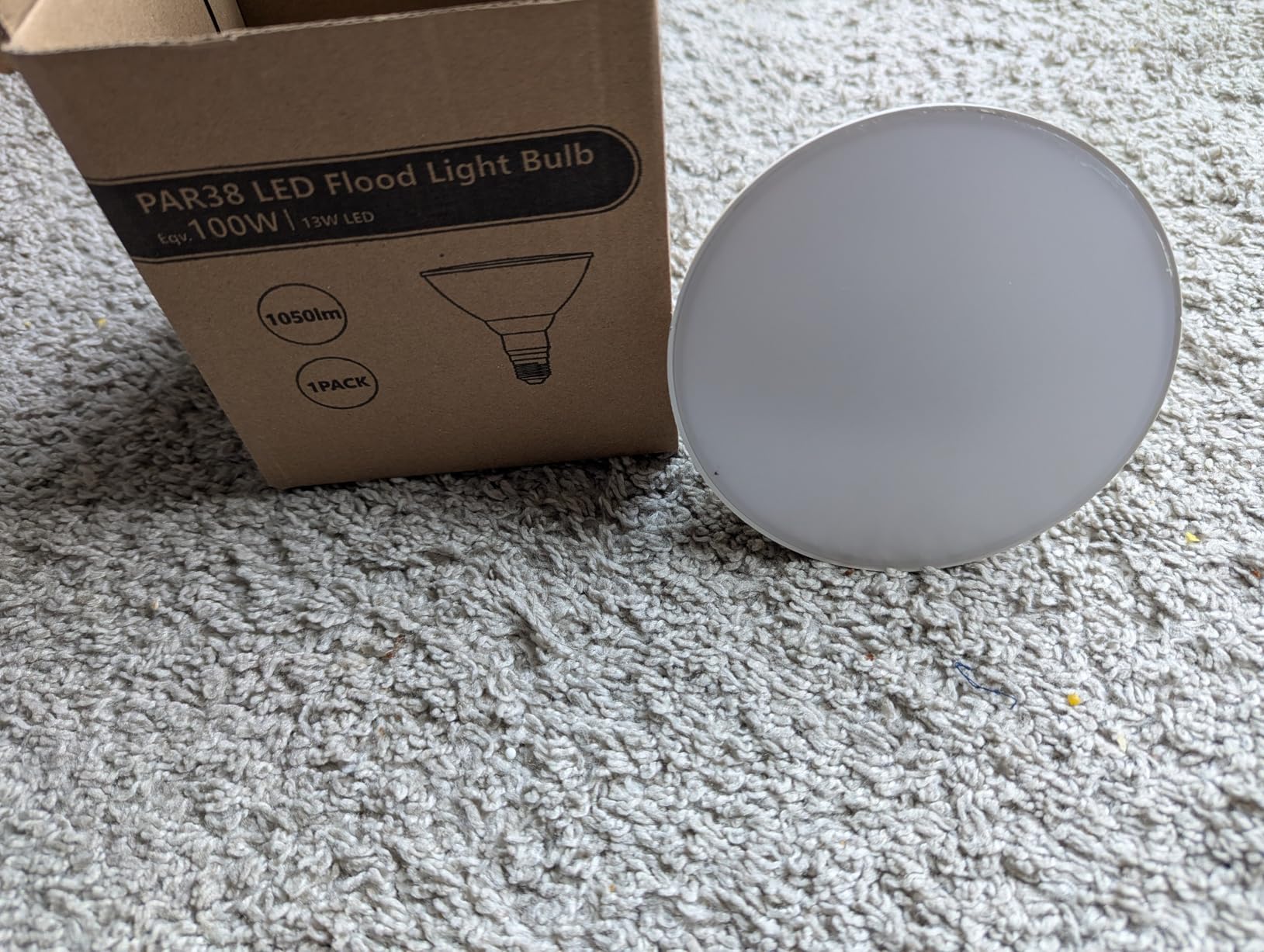 GvvooHome LED Flood Light Bulbs, PAR38 Outdoor Flood Light Bulb 5000K, 13W 100W Equivalent, Daylight White LED Floodlight Dimmable, Waterproof for Porch Yard Garage, E26 Base, 15,000 Hrs, 2 Pack customer photo 1