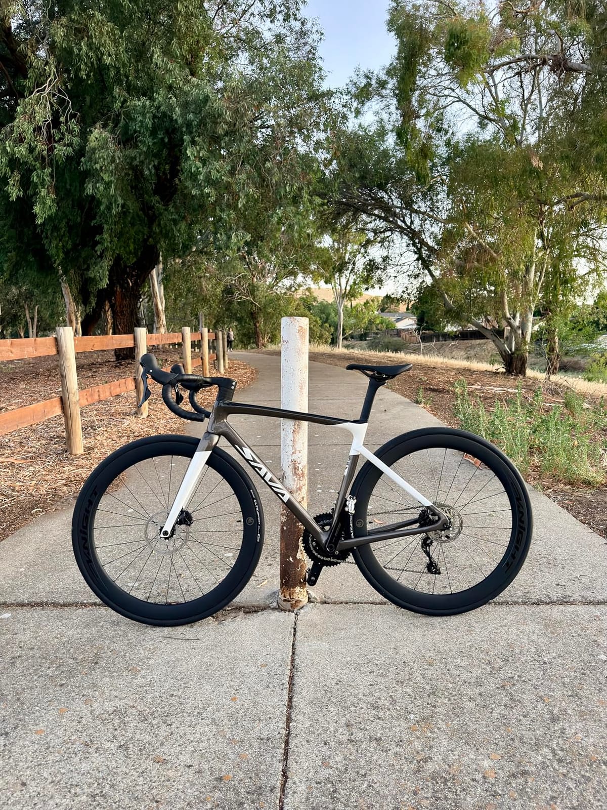 SAVADECK Hawkeye SLR7S Carbon Road Bike, T800 Carbon Fiber Frame Racing Bicycle with Shimano 105 R7120 24 Speed Groupset and Hydraulic Disc Brakes, Ultra-Light Carbon Bike customer photo 1