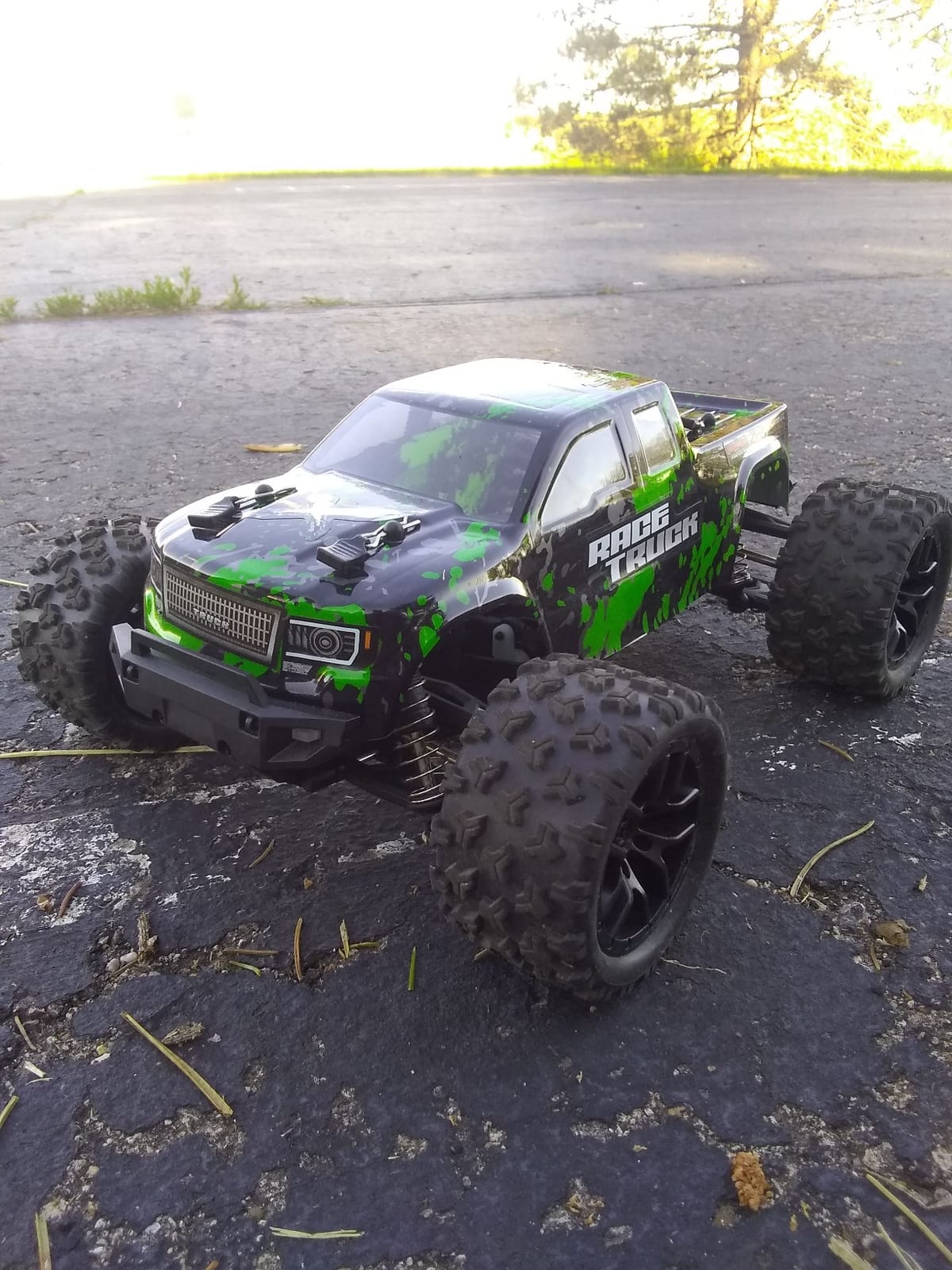 HAIBOXING 18859E 1:18 Scale RC Truck, 4X4 Off-Road Truck High Speed 36km/h | Hobby RTR 2.4GHz Remote Control Car Water-Resistant Electronics Two Li-Po Batteries Extended Playtime RC Cars for Kids&Adults customer photo 1