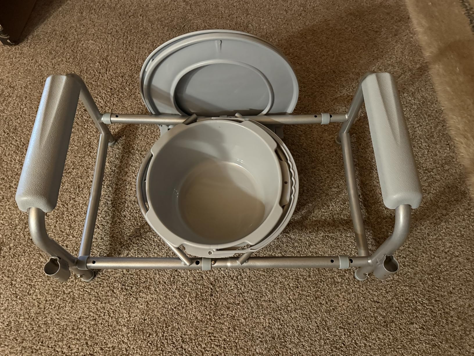 soundfuse 3 in 1 Bedside Commode Toilet for Seniors, Sturdy Dual-Crossbar, Height Adjustable, 7.5Qt Removable Bucket for Easy Cleaning, Tool-Free Assembly, 350 Lbs Stable Potty Chair for Adults customer photo 2