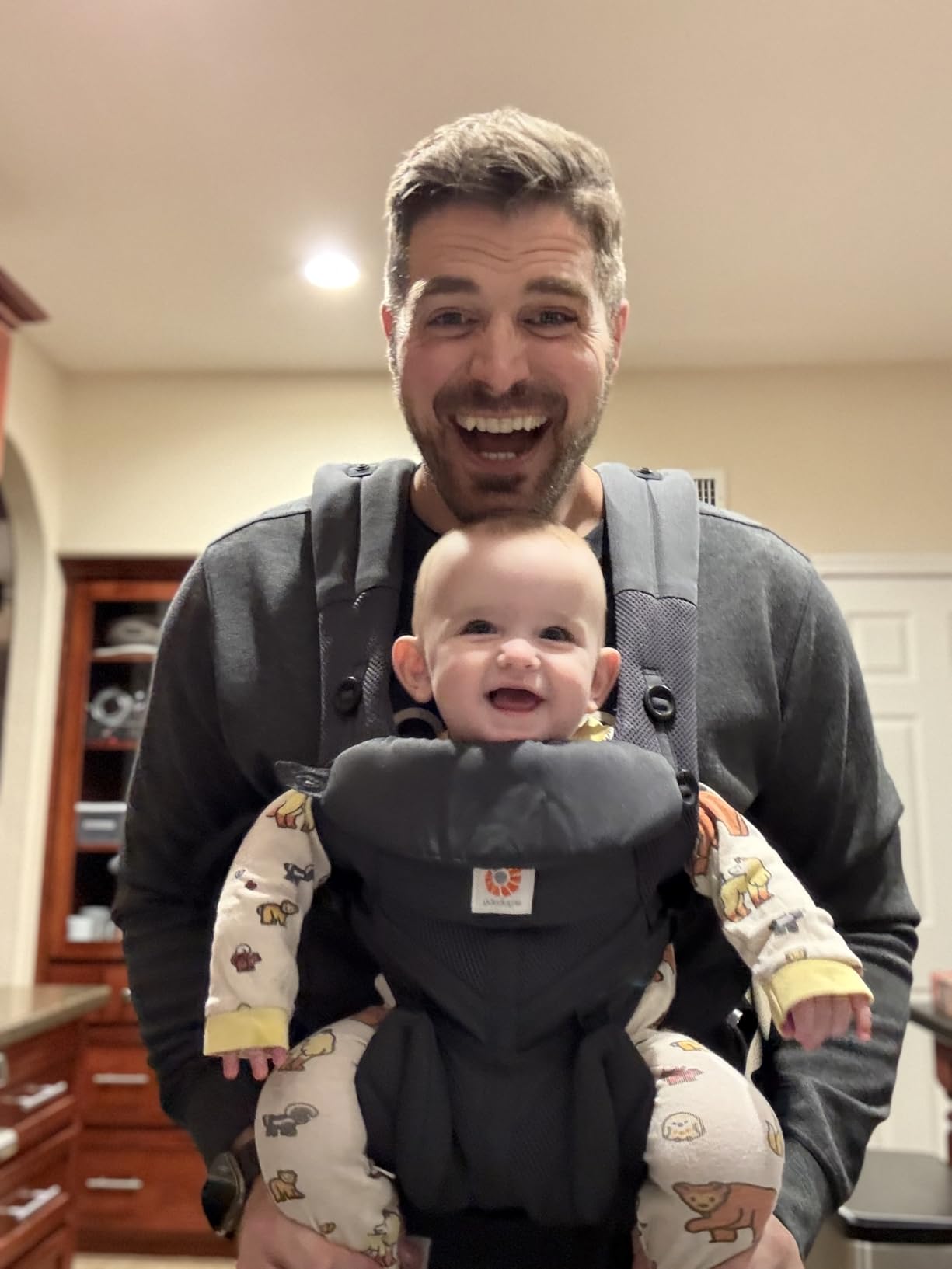 Ergobaby Omni Classic Baby Carrier for Newborn to Toddlers 0-48 Months - 4-Position Breathable Mesh Baby Carrier with Ergonomic Support, Fits 7-45 lbs, Soft Olive customer photo 1