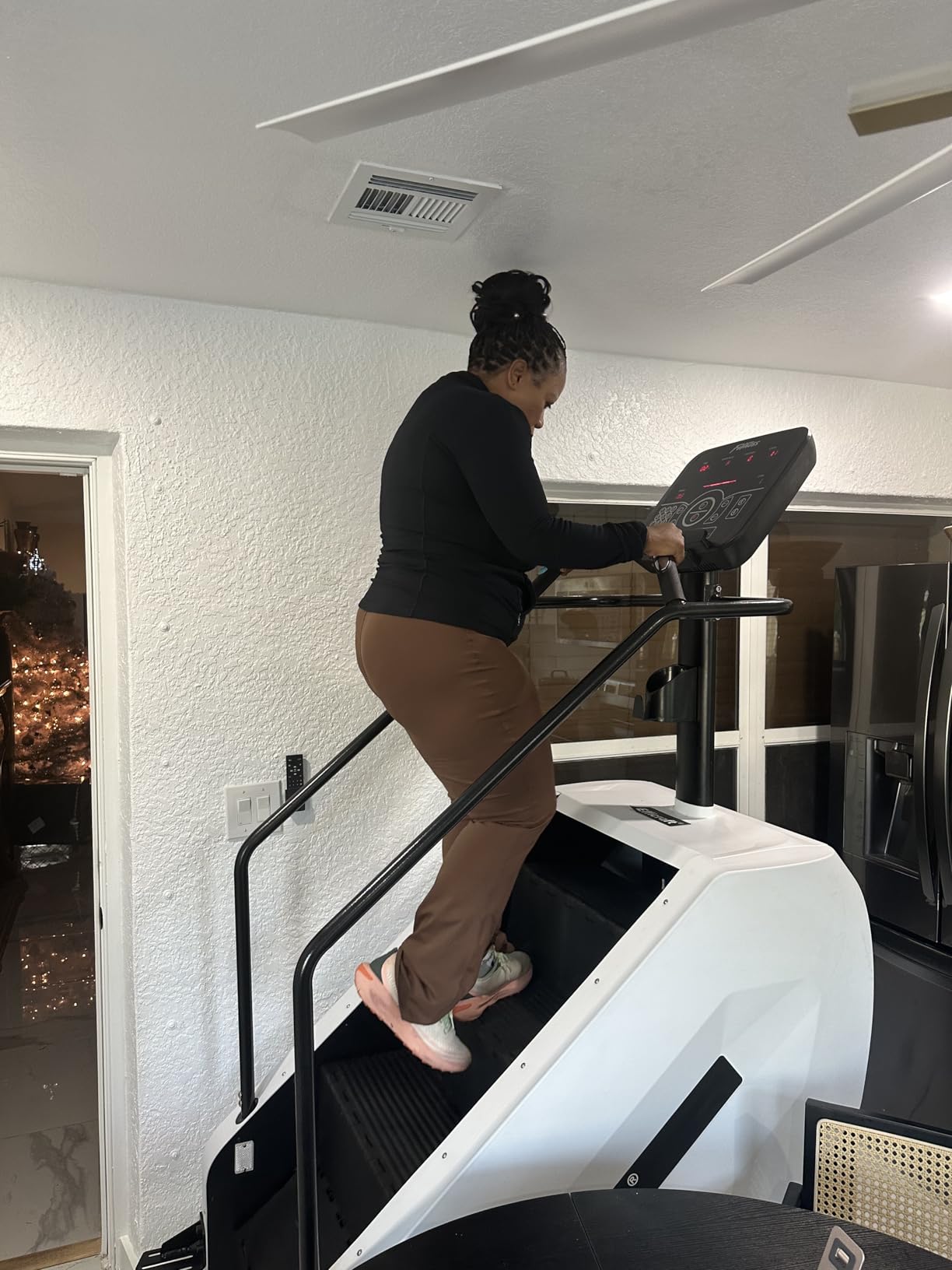 EFFICRAFT Commercial 90% Pre-Assembled Stair Master, Continuous Climbing Exercise Machine for Cardio, 15 Speed Levels Stair Master, 15-164 Steps/Min customer photo 1