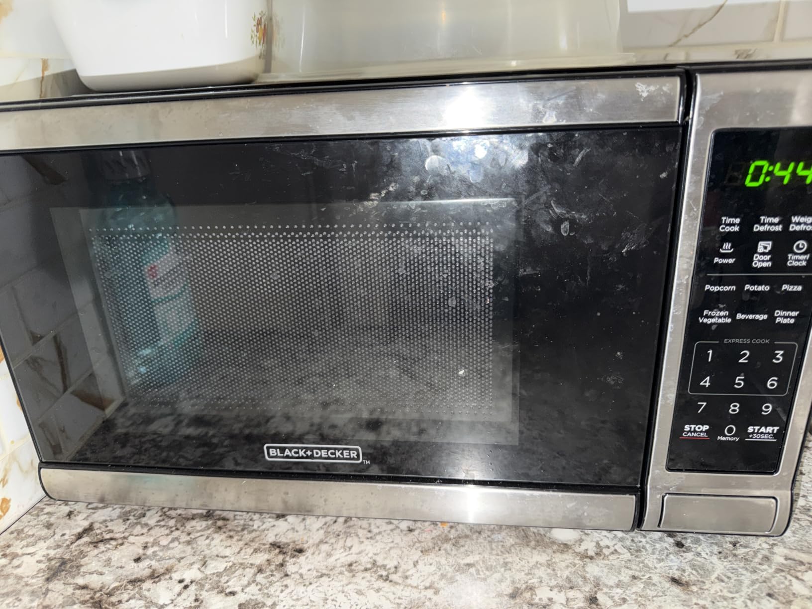 BLACK+DECKER Over-the-Range Microwave Oven with Air Fryer, 1.5 Cu.Ft, 900W customer photo 2