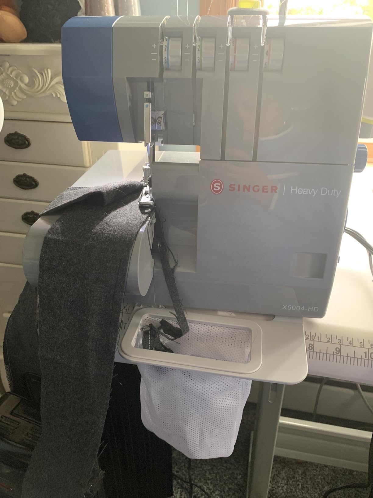 SINGER HD0500S Heavy Duty Serger Overlock Machine, 2-3-4 Thread, Black | Accessories, 6 stitches, 1300 stitches/min, LED light, free arm, adjustable differential feed, metal frame customer photo 2