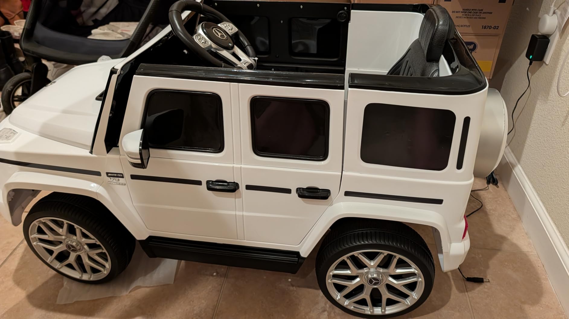 ELEMARA Licensed Mercedes-Benz AMG G63 Ride on Toys, Electric Car for Kids, White customer photo 1