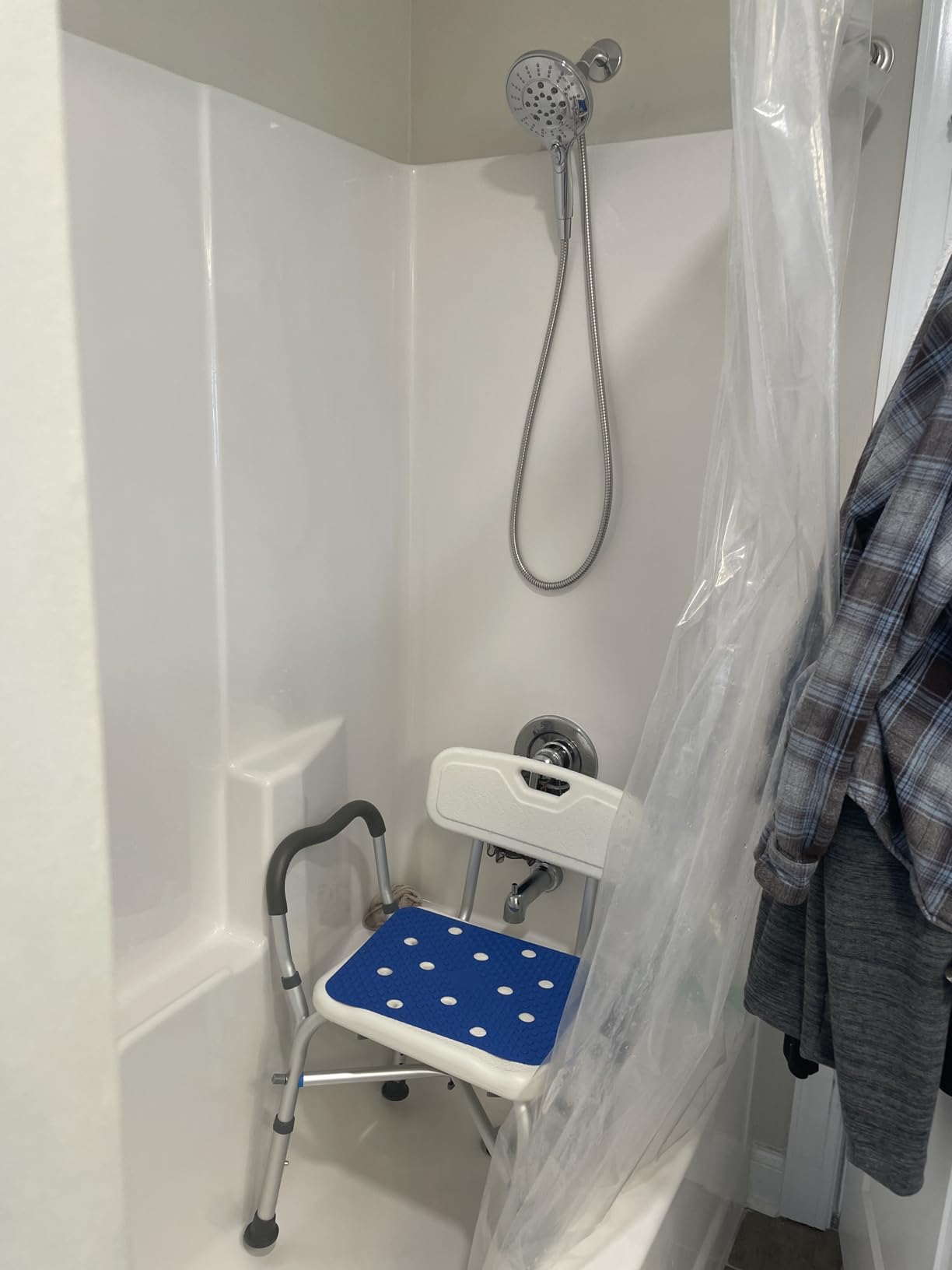 KingPavonini 360° Swivel Shower Chair for Inside Shower, 550 LB Heavy Duty | Stable Flat Tube Frame, Shower Chair for Elderly and Disabled, 360° Swivel with 90° Lock, M-Shaped Anti-Slip Seat, Tool-Free customer photo 1