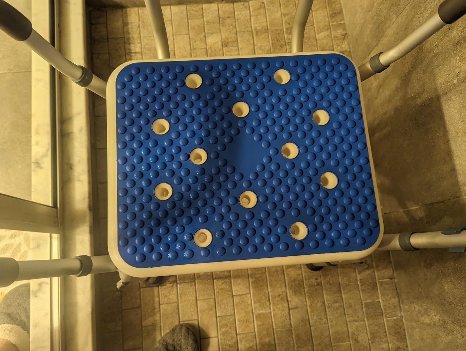 KingPavonini 360° Swivel Shower Chair for Inside Shower, 550 LB Heavy Duty | Stable Flat Tube Frame, Shower Chair for Elderly and Disabled, 360° Swivel with 90° Lock, M-Shaped Anti-Slip Seat, Tool-Free customer photo 2